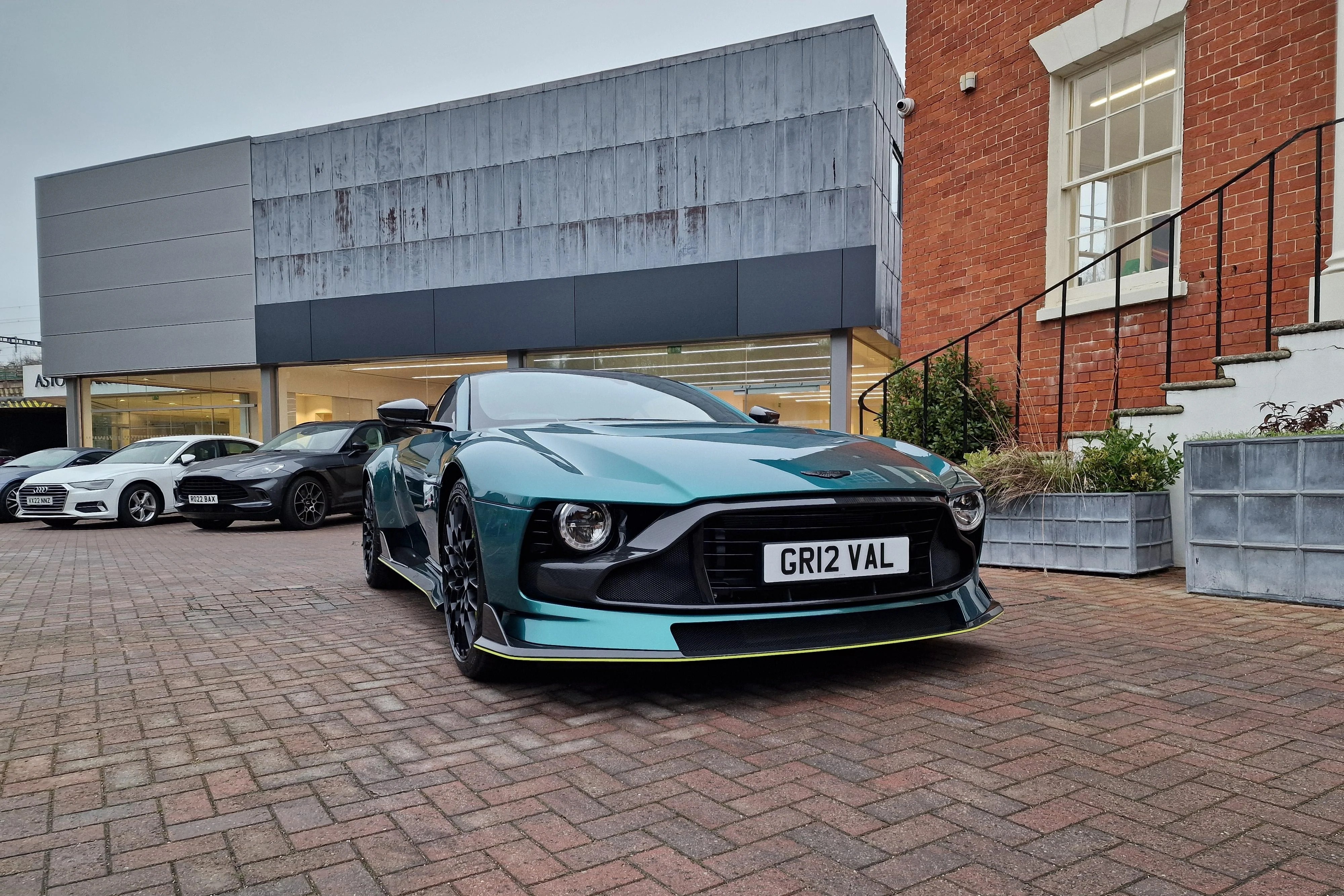 aston,  martin,  aston martin,  valour,  aston martin valour,  Gordon Ramsay,  siêu xe,  dbr22 ảnh 2 aston,  martin,  aston martin,  valour,  aston martin valour,  Gordon Ramsay,  sieu xe,  dbr22 anh 2