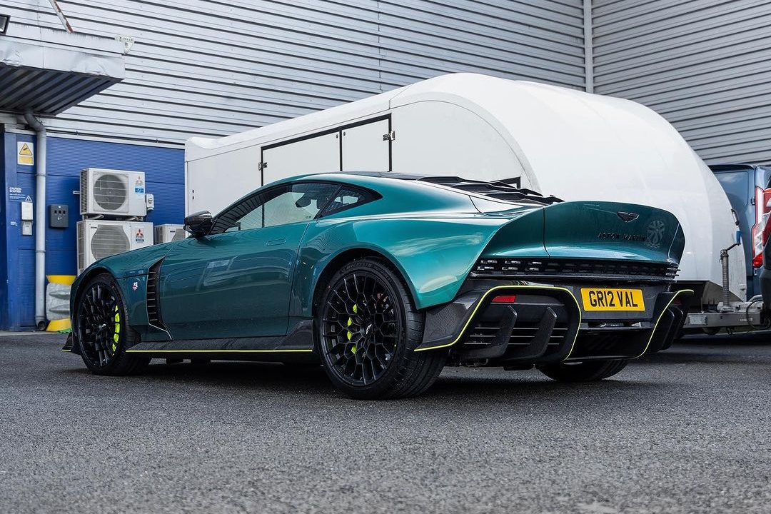 aston,  martin,  aston martin,  valour,  aston martin valour,  Gordon Ramsay,  siêu xe,  dbr22 ảnh 15 aston,  martin,  aston martin,  valour,  aston martin valour,  Gordon Ramsay,  sieu xe,  dbr22 anh 15