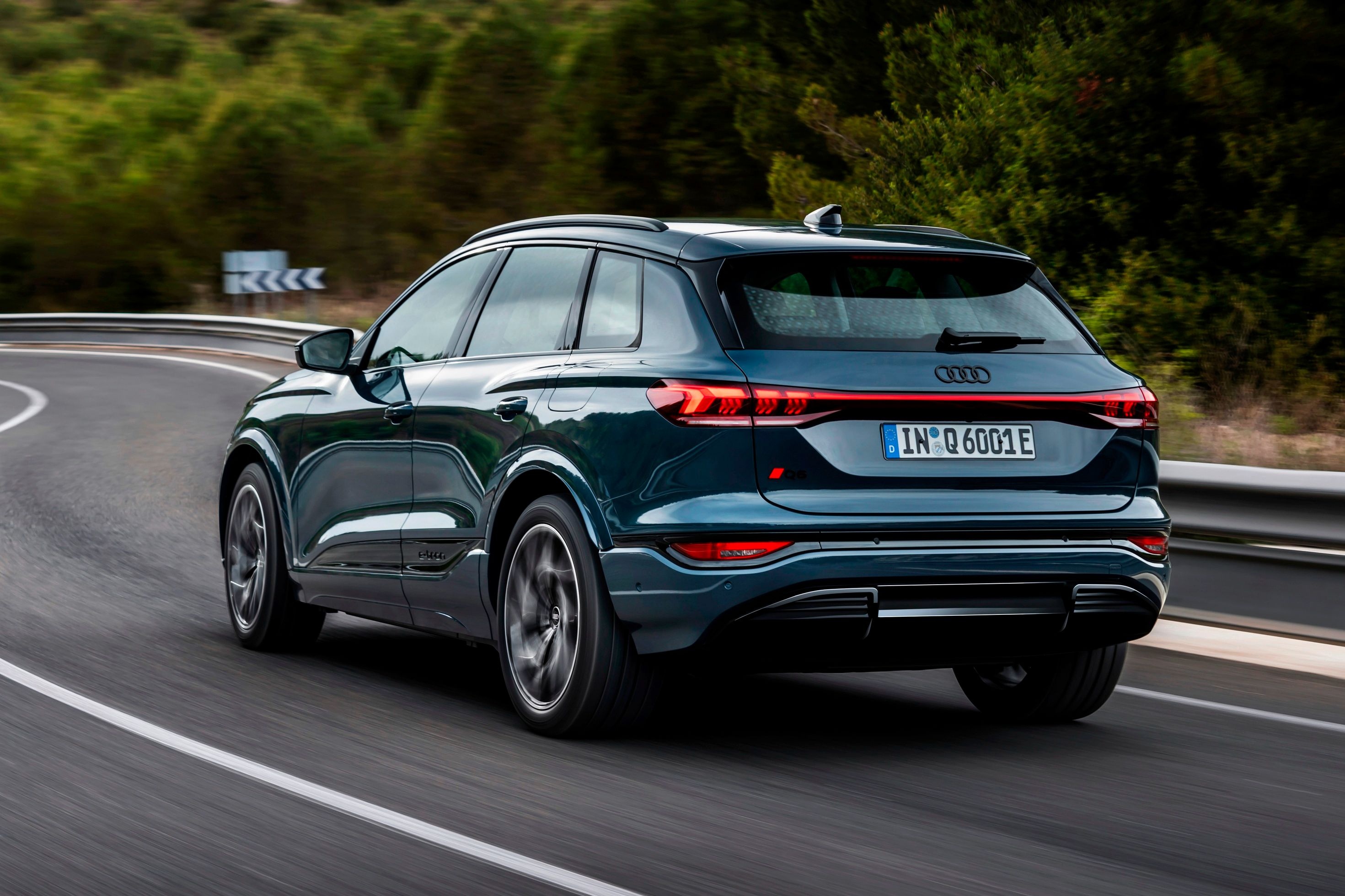 audi,  e-tron,  ev,  xe dien,  porsche macan,  macan,  macan ev,  macan electric,  q6,  q6 e-tron,  audi q6 e-tron,  suv anh 10