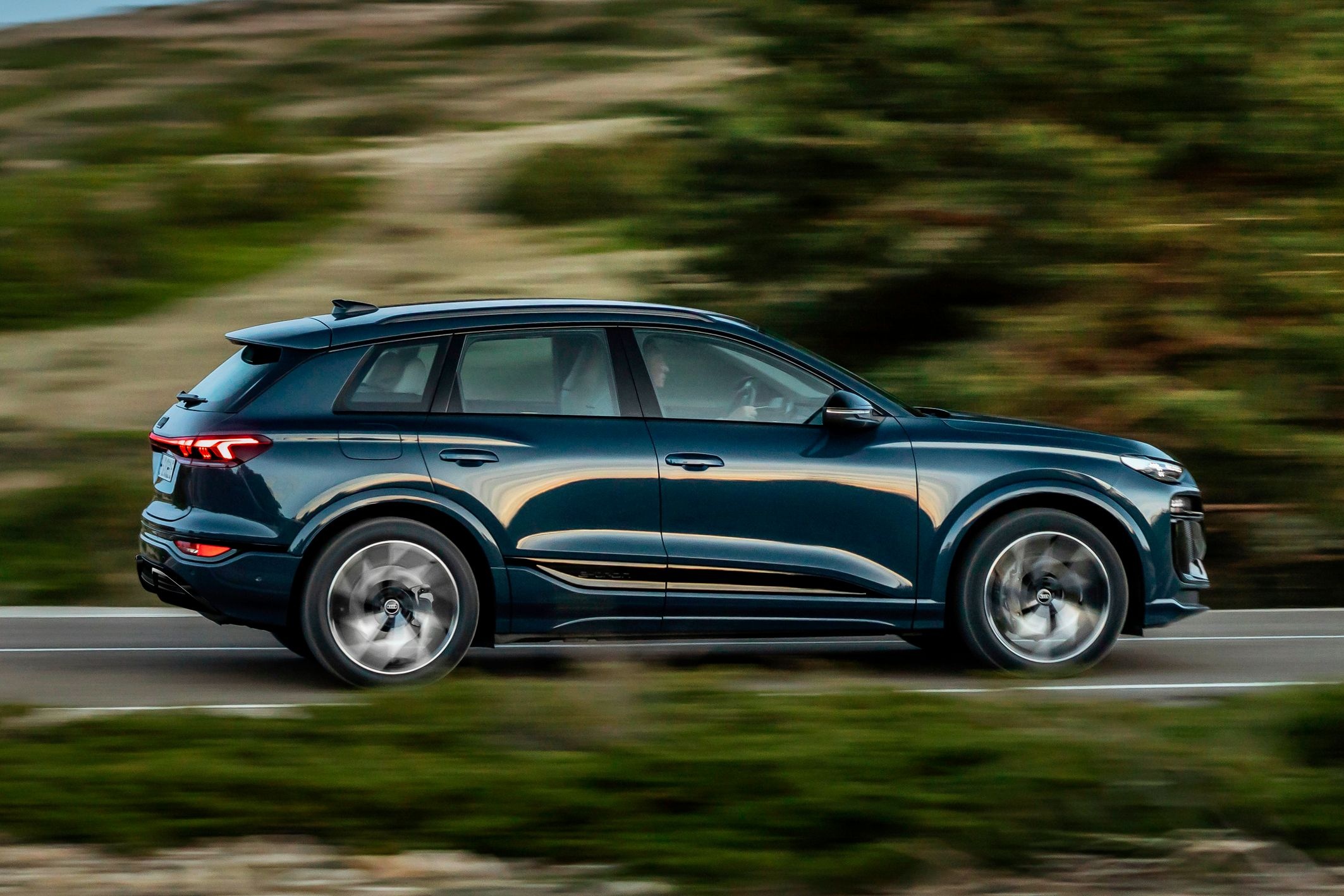 audi,  e-tron,  ev,  xe dien,  porsche macan,  macan,  macan ev,  macan electric,  q6,  q6 e-tron,  audi q6 e-tron,  suv anh 12