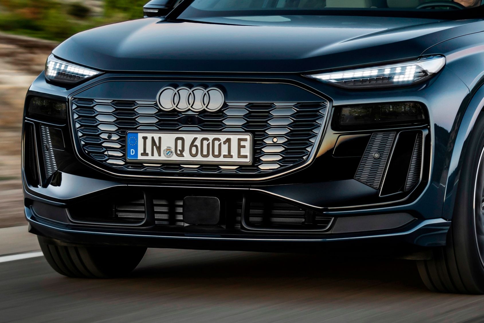 audi,  e-tron,  ev,  xe dien,  porsche macan,  macan,  macan ev,  macan electric,  q6,  q6 e-tron,  audi q6 e-tron,  suv anh 4