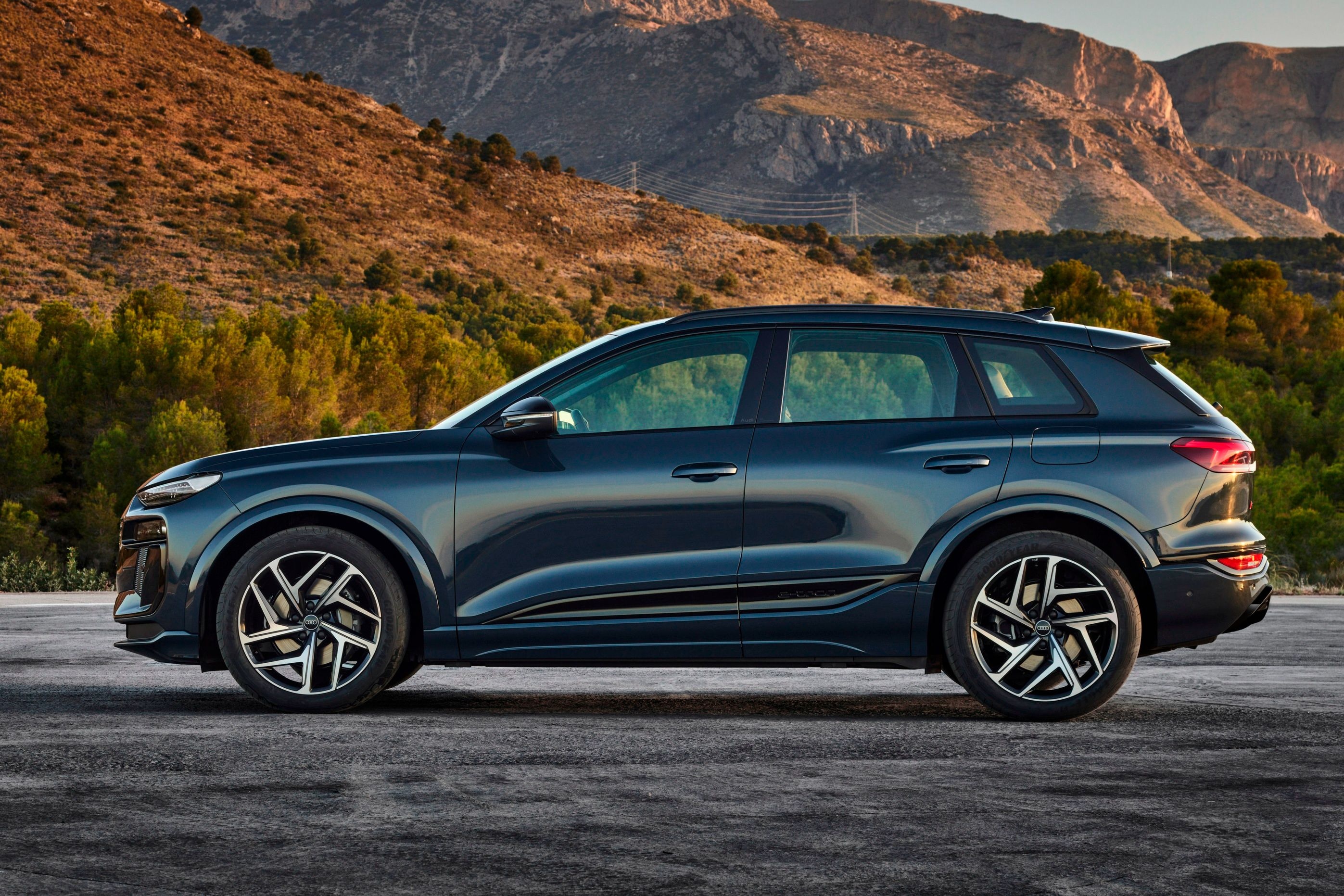 audi,  e-tron,  ev,  xe dien,  porsche macan,  macan,  macan ev,  macan electric,  q6,  q6 e-tron,  audi q6 e-tron,  suv anh 5