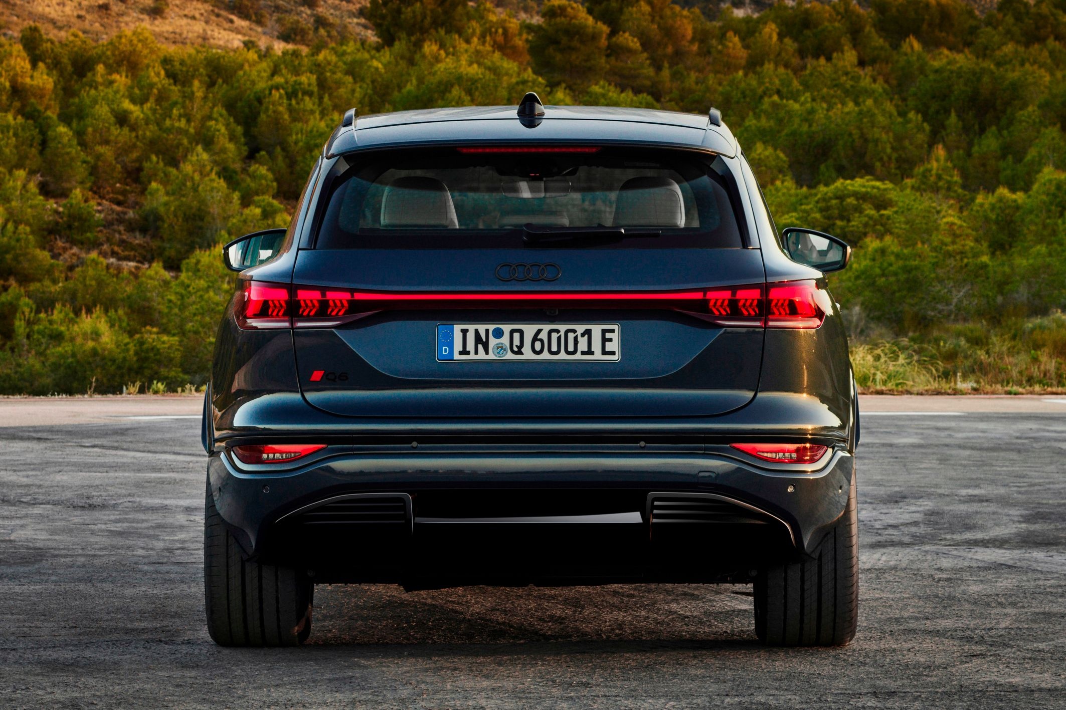 audi,  e-tron,  ev,  xe dien,  porsche macan,  macan,  macan ev,  macan electric,  q6,  q6 e-tron,  audi q6 e-tron,  suv anh 6