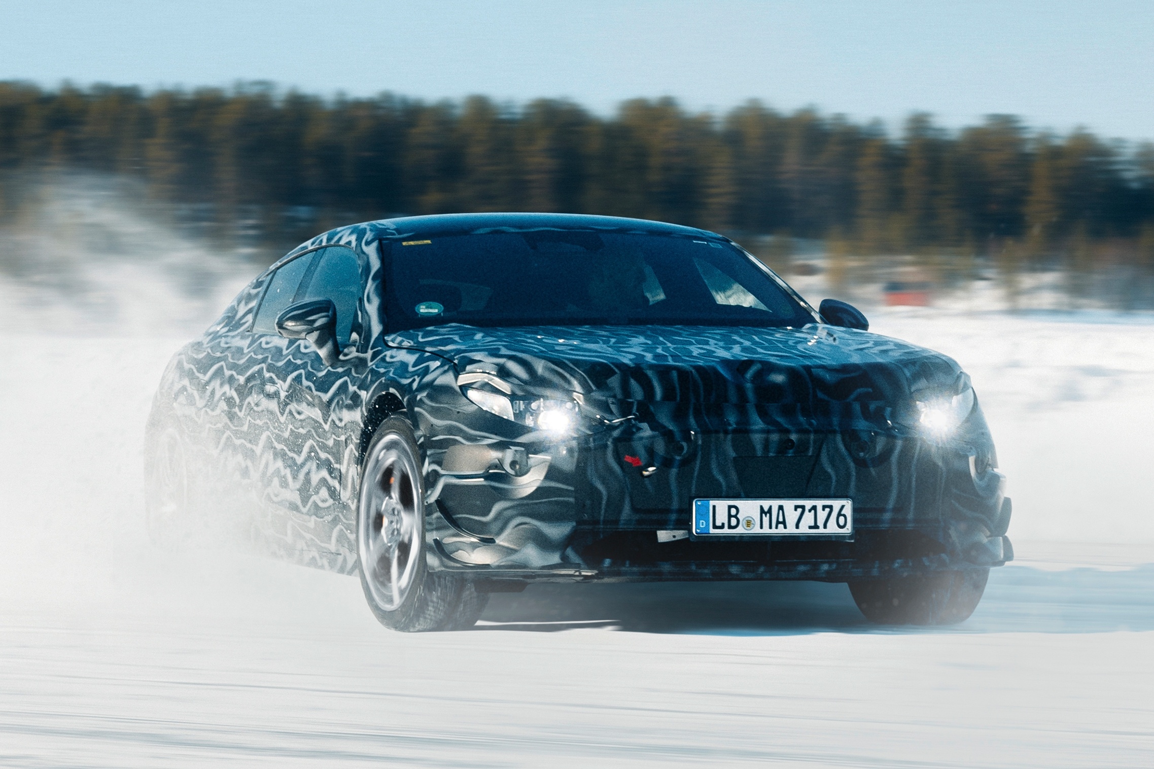 Mercedes-Benz se ra mat mau xe canh tranh voi Porsche Taycan hinh anh