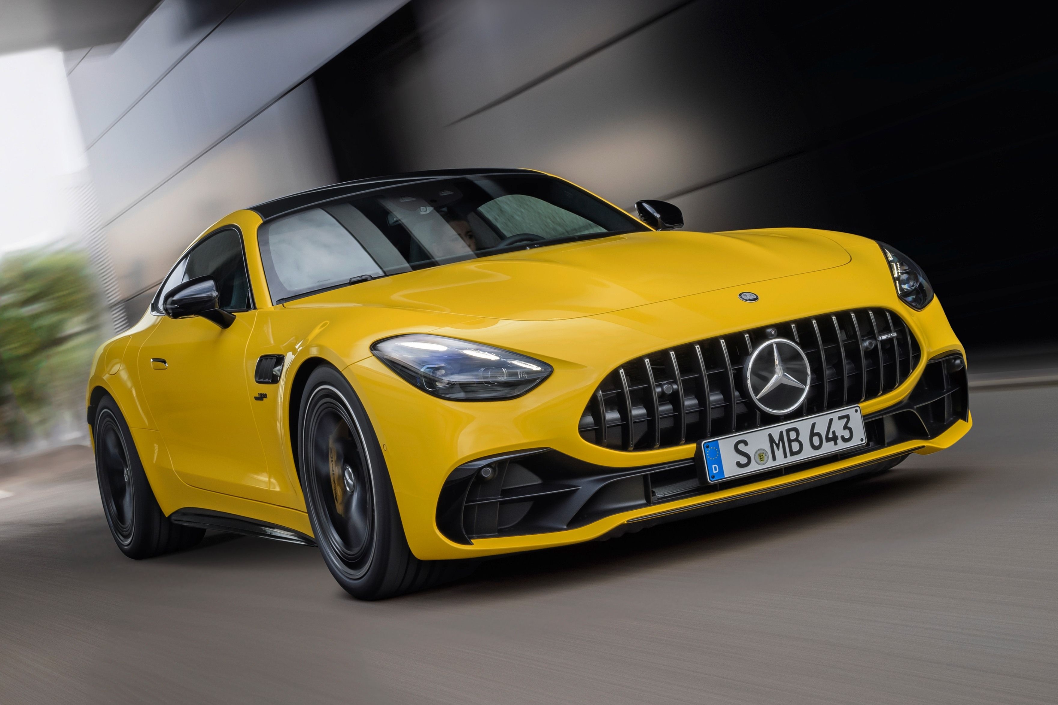 Mercedes-AMG GT 43 Coupe 'gia re' co gi khac biet? hinh anh