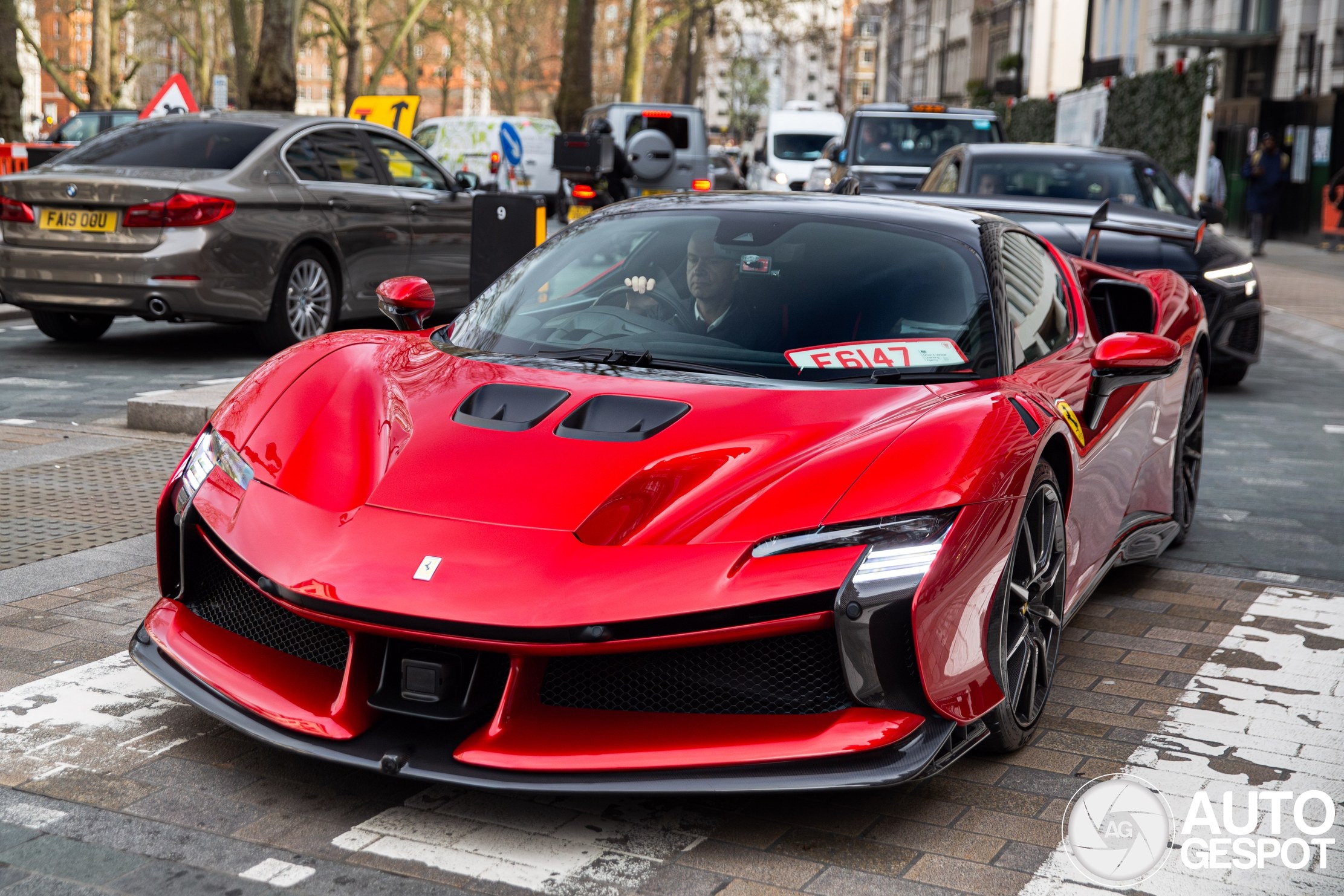 Sieu xe Ferrari SF90 XX Stradale dau tien duoc ban giao hinh anh