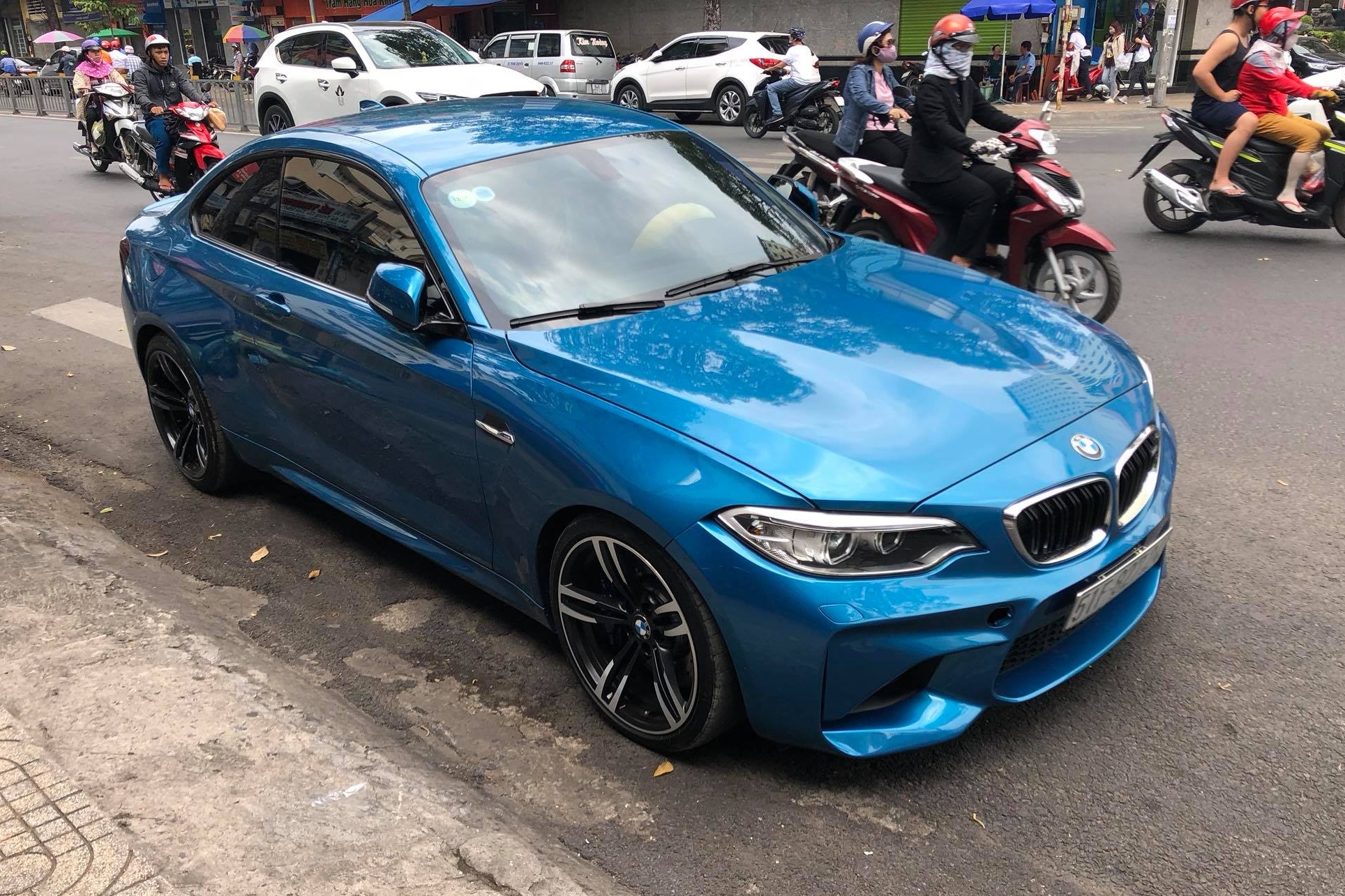 cường đô la,  nguyễn quốc cường,  siêu xe,  lamborghini,  ferrari,  mclaren,  porsche,  audi,  bmw,  mercedes,  maybach,  honda,  civic type r,  land rover,  bentley,  morgan ảnh 46 cuong do la,  nguyen quoc cuong,  sieu xe,  lamborghini,  ferrari,  mclaren,  porsche,  audi,  bmw,  mercedes,  maybach,  honda,  civic type r,  land rover,  bentley,  morgan anh 46