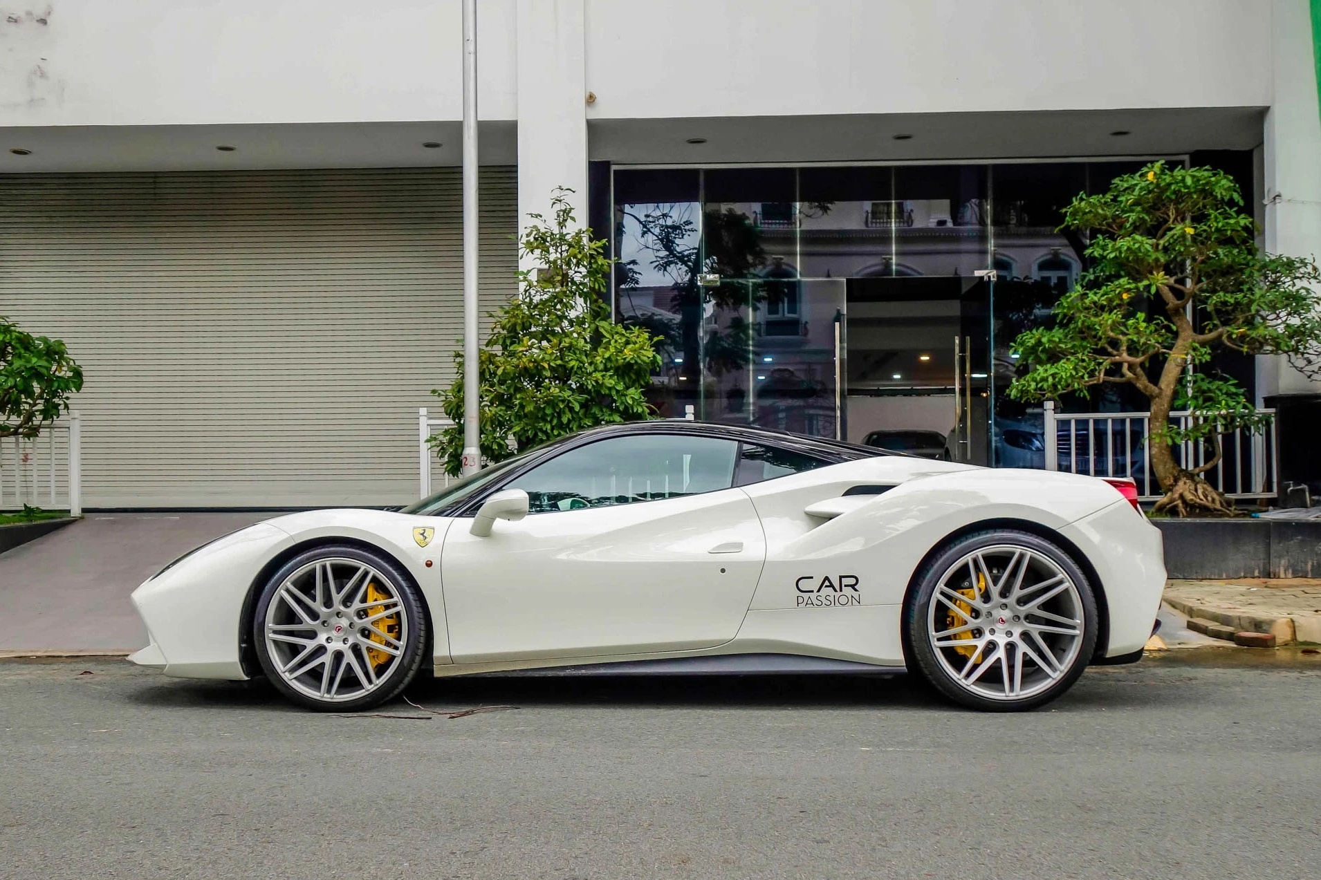 cường đô la,  nguyễn quốc cường,  siêu xe,  lamborghini,  ferrari,  mclaren,  porsche,  audi,  bmw,  mercedes,  maybach,  honda,  civic type r,  land rover,  bentley,  morgan ảnh 26 cuong do la,  nguyen quoc cuong,  sieu xe,  lamborghini,  ferrari,  mclaren,  porsche,  audi,  bmw,  mercedes,  maybach,  honda,  civic type r,  land rover,  bentley,  morgan anh 26