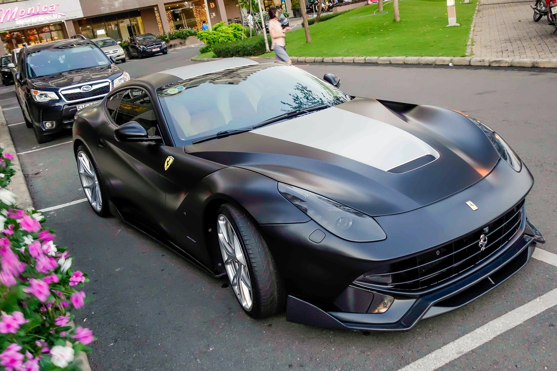 cường đô la,  nguyễn quốc cường,  siêu xe,  lamborghini,  ferrari,  mclaren,  porsche,  audi,  bmw,  mercedes,  maybach,  honda,  civic type r,  land rover,  bentley,  morgan ảnh 31 cuong do la,  nguyen quoc cuong,  sieu xe,  lamborghini,  ferrari,  mclaren,  porsche,  audi,  bmw,  mercedes,  maybach,  honda,  civic type r,  land rover,  bentley,  morgan anh 31