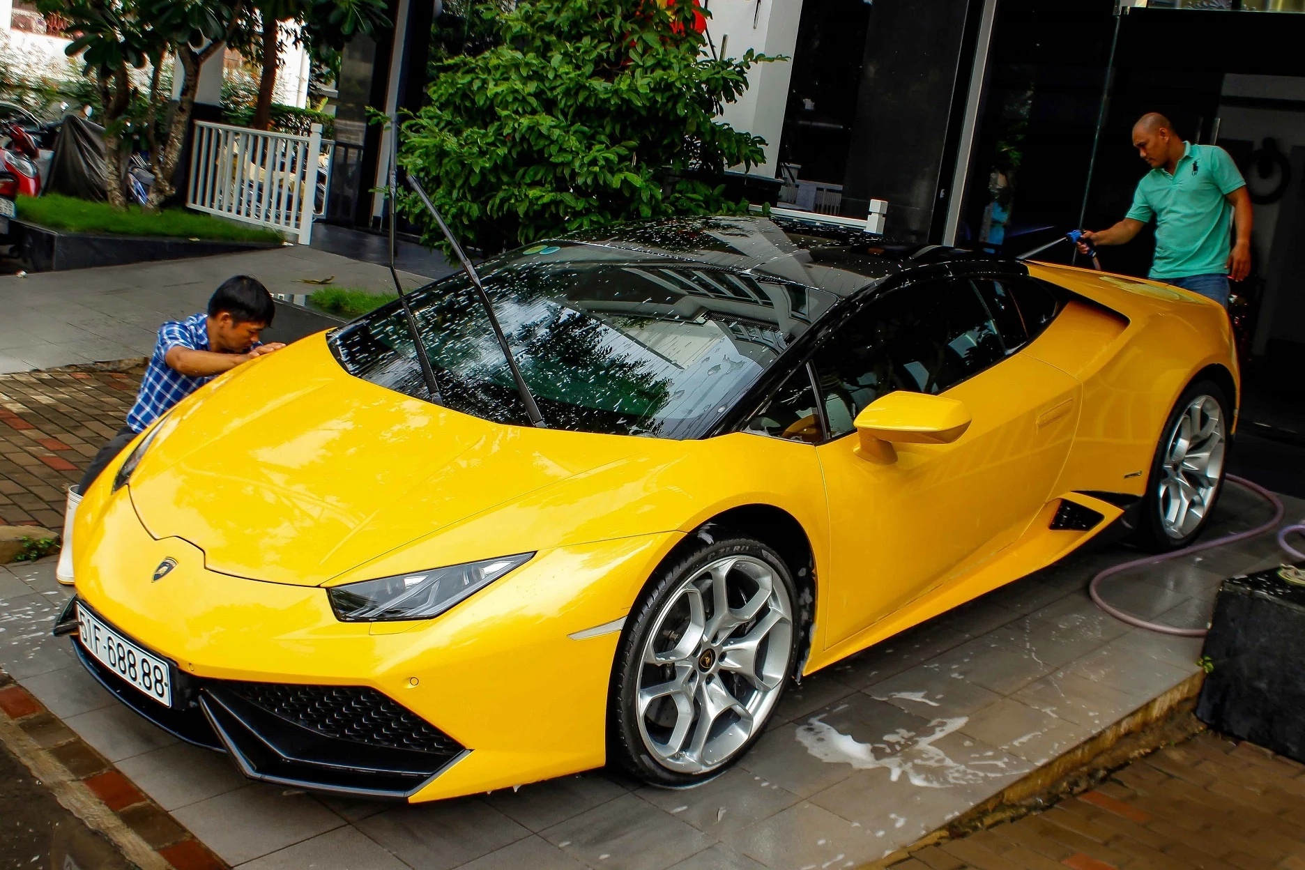 cường đô la,  nguyễn quốc cường,  siêu xe,  lamborghini,  ferrari,  mclaren,  porsche,  audi,  bmw,  mercedes,  maybach,  honda,  civic type r,  land rover,  bentley,  morgan ảnh 24 cuong do la,  nguyen quoc cuong,  sieu xe,  lamborghini,  ferrari,  mclaren,  porsche,  audi,  bmw,  mercedes,  maybach,  honda,  civic type r,  land rover,  bentley,  morgan anh 24