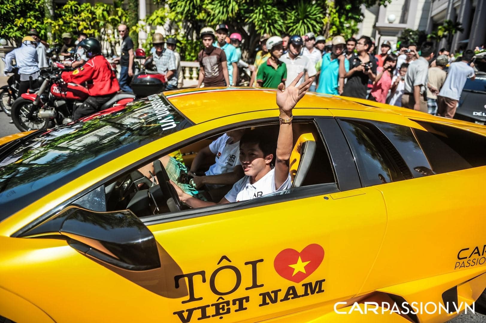 cường đô la,  nguyễn quốc cường,  siêu xe,  lamborghini,  ferrari,  mclaren,  porsche,  audi,  bmw,  mercedes,  maybach,  honda,  civic type r,  land rover,  bentley,  morgan ảnh 16 cuong do la,  nguyen quoc cuong,  sieu xe,  lamborghini,  ferrari,  mclaren,  porsche,  audi,  bmw,  mercedes,  maybach,  honda,  civic type r,  land rover,  bentley,  morgan anh 16