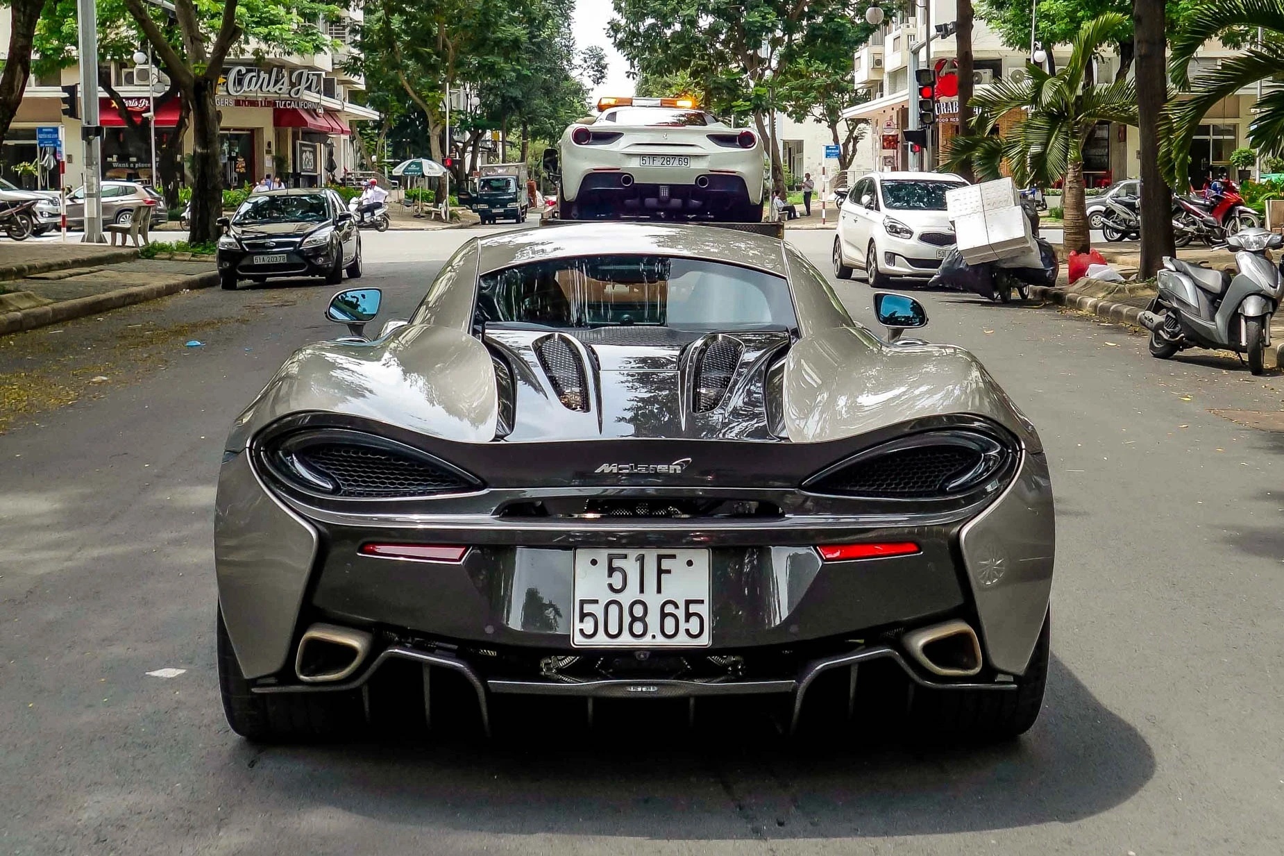 cường đô la,  nguyễn quốc cường,  siêu xe,  lamborghini,  ferrari,  mclaren,  porsche,  audi,  bmw,  mercedes,  maybach,  honda,  civic type r,  land rover,  bentley,  morgan ảnh 33 cuong do la,  nguyen quoc cuong,  sieu xe,  lamborghini,  ferrari,  mclaren,  porsche,  audi,  bmw,  mercedes,  maybach,  honda,  civic type r,  land rover,  bentley,  morgan anh 33