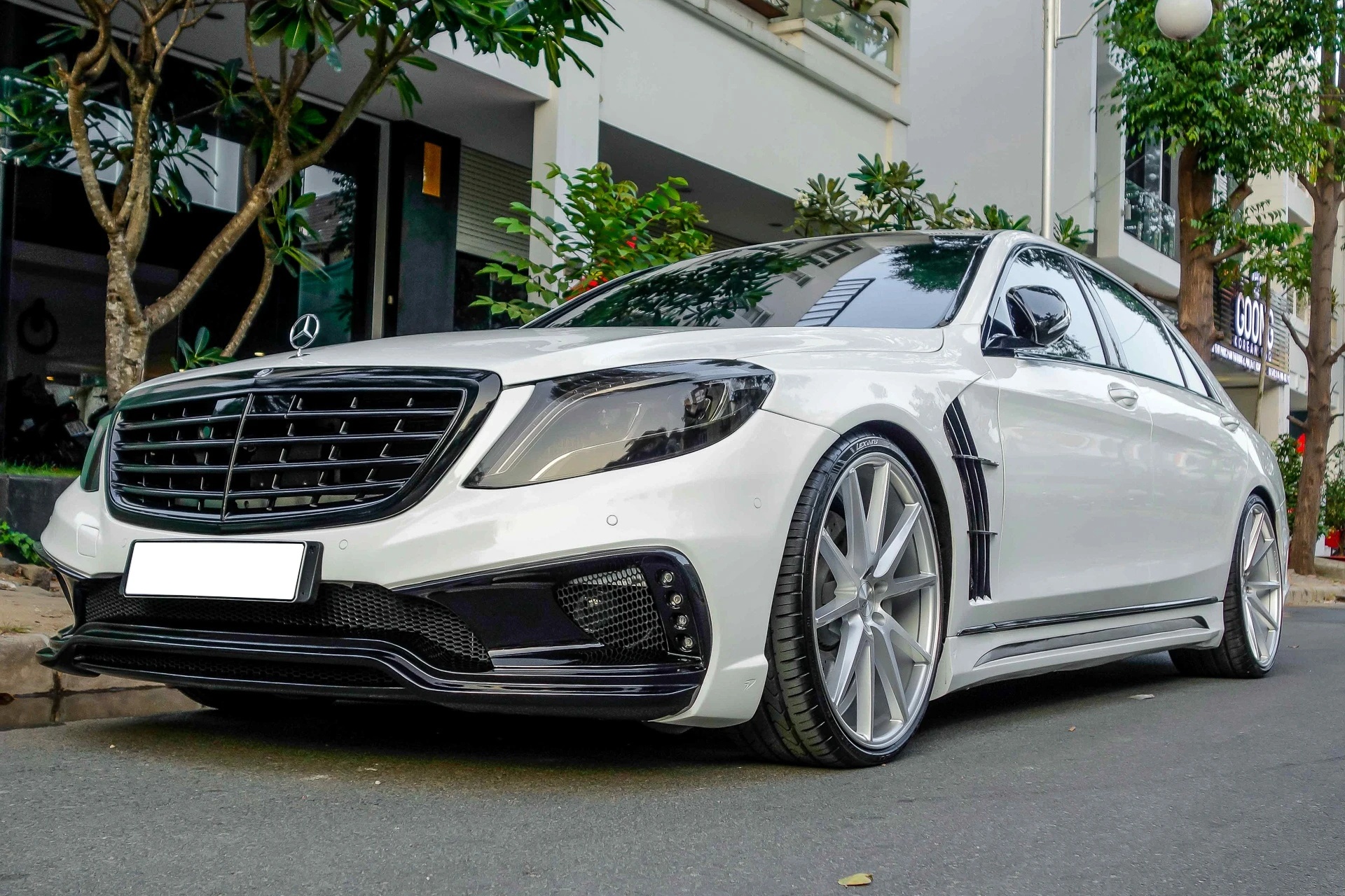 cường đô la,  nguyễn quốc cường,  siêu xe,  lamborghini,  ferrari,  mclaren,  porsche,  audi,  bmw,  mercedes,  maybach,  honda,  civic type r,  land rover,  bentley,  morgan ảnh 20 cuong do la,  nguyen quoc cuong,  sieu xe,  lamborghini,  ferrari,  mclaren,  porsche,  audi,  bmw,  mercedes,  maybach,  honda,  civic type r,  land rover,  bentley,  morgan anh 20