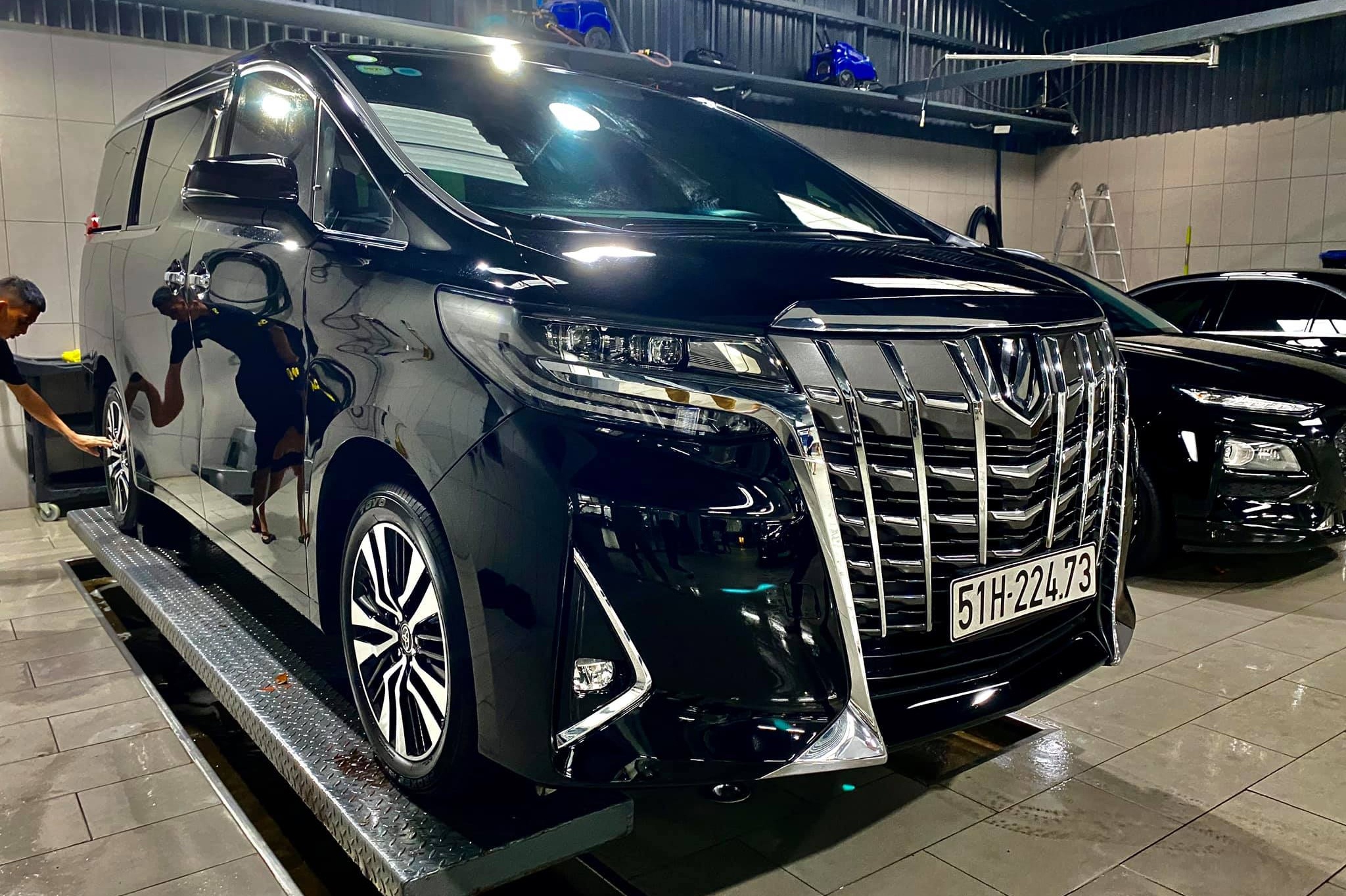 cường đô la,  nguyễn quốc cường,  siêu xe,  lamborghini,  ferrari,  mclaren,  porsche,  audi,  bmw,  mercedes,  maybach,  honda,  civic type r,  land rover,  bentley,  morgan ảnh 54 cuong do la,  nguyen quoc cuong,  sieu xe,  lamborghini,  ferrari,  mclaren,  porsche,  audi,  bmw,  mercedes,  maybach,  honda,  civic type r,  land rover,  bentley,  morgan anh 54