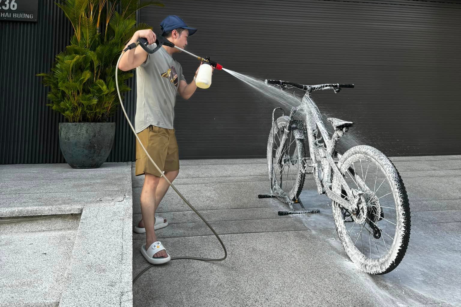 cường đô la,  nguyễn quốc cường,  siêu xe,  lamborghini,  ferrari,  mclaren,  porsche,  audi,  bmw,  mercedes,  maybach,  honda,  civic type r,  land rover,  bentley,  morgan ảnh 11 cuong do la,  nguyen quoc cuong,  sieu xe,  lamborghini,  ferrari,  mclaren,  porsche,  audi,  bmw,  mercedes,  maybach,  honda,  civic type r,  land rover,  bentley,  morgan anh 11