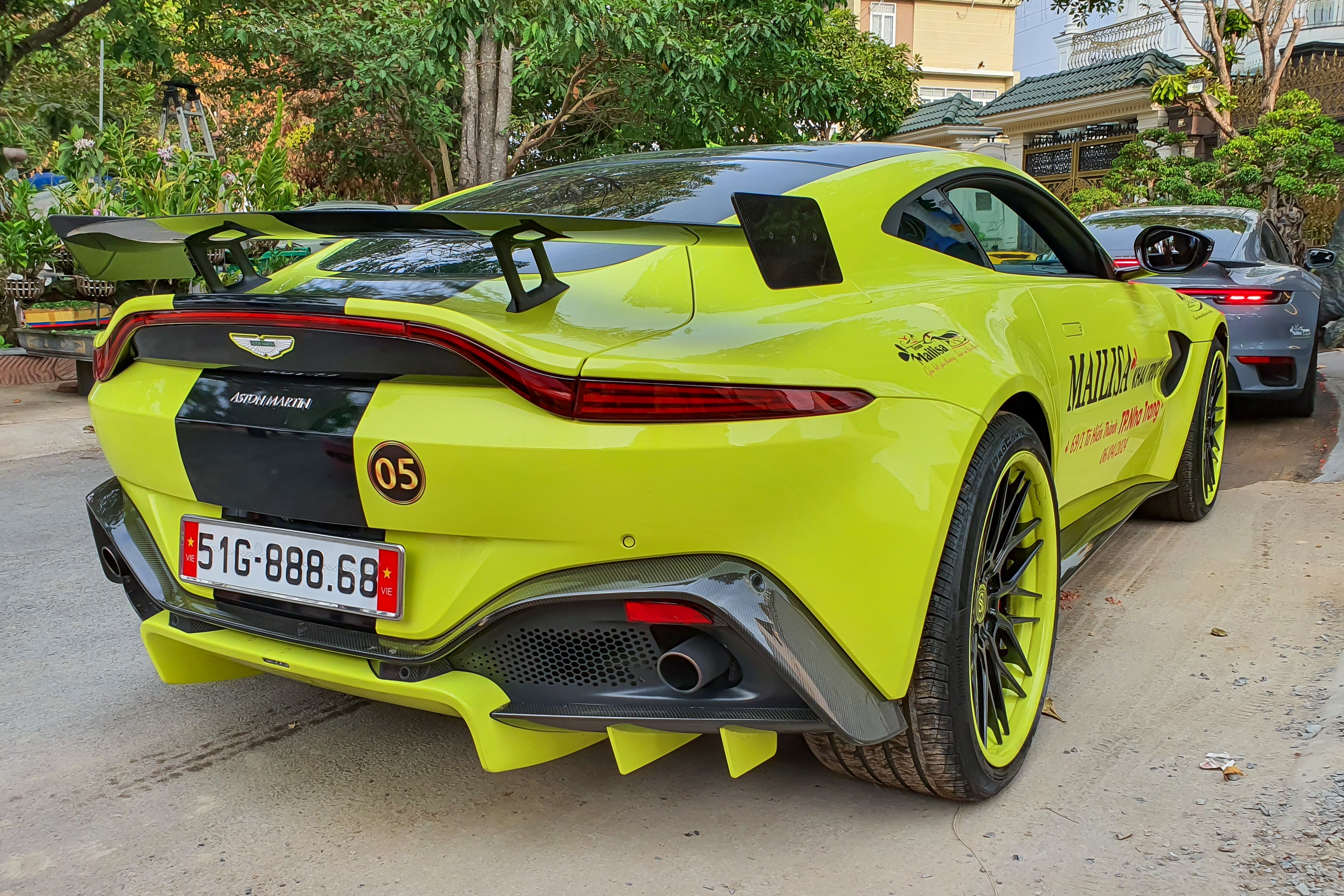 hoang kim khanh,  sieu xe,  ferrari,  lamborghini,  morgan,  porsche,  aston martin,  bentley,  cadillac anh 11