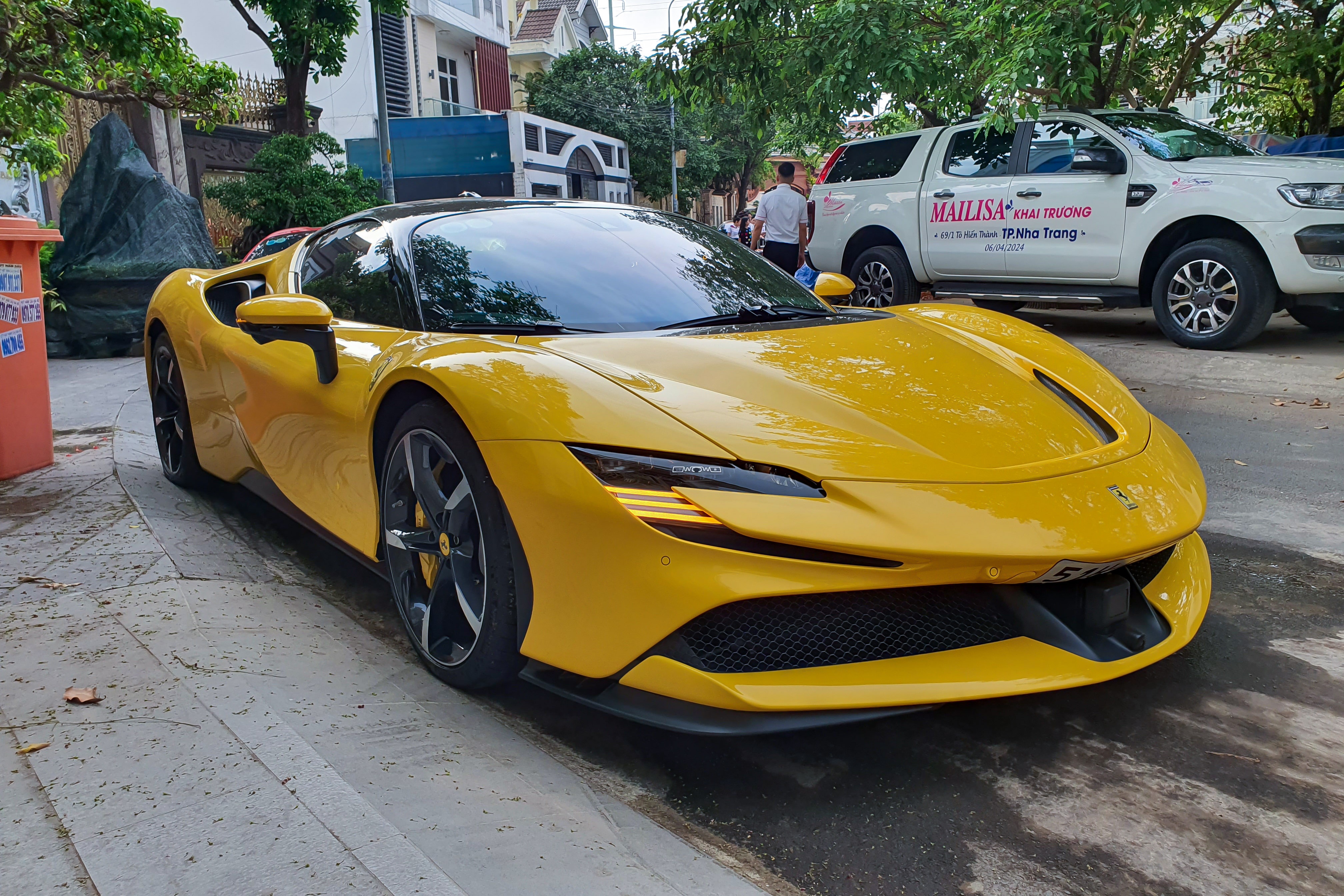 hoang kim khanh,  sieu xe,  ferrari,  lamborghini,  morgan,  porsche,  aston martin,  bentley,  cadillac anh 2