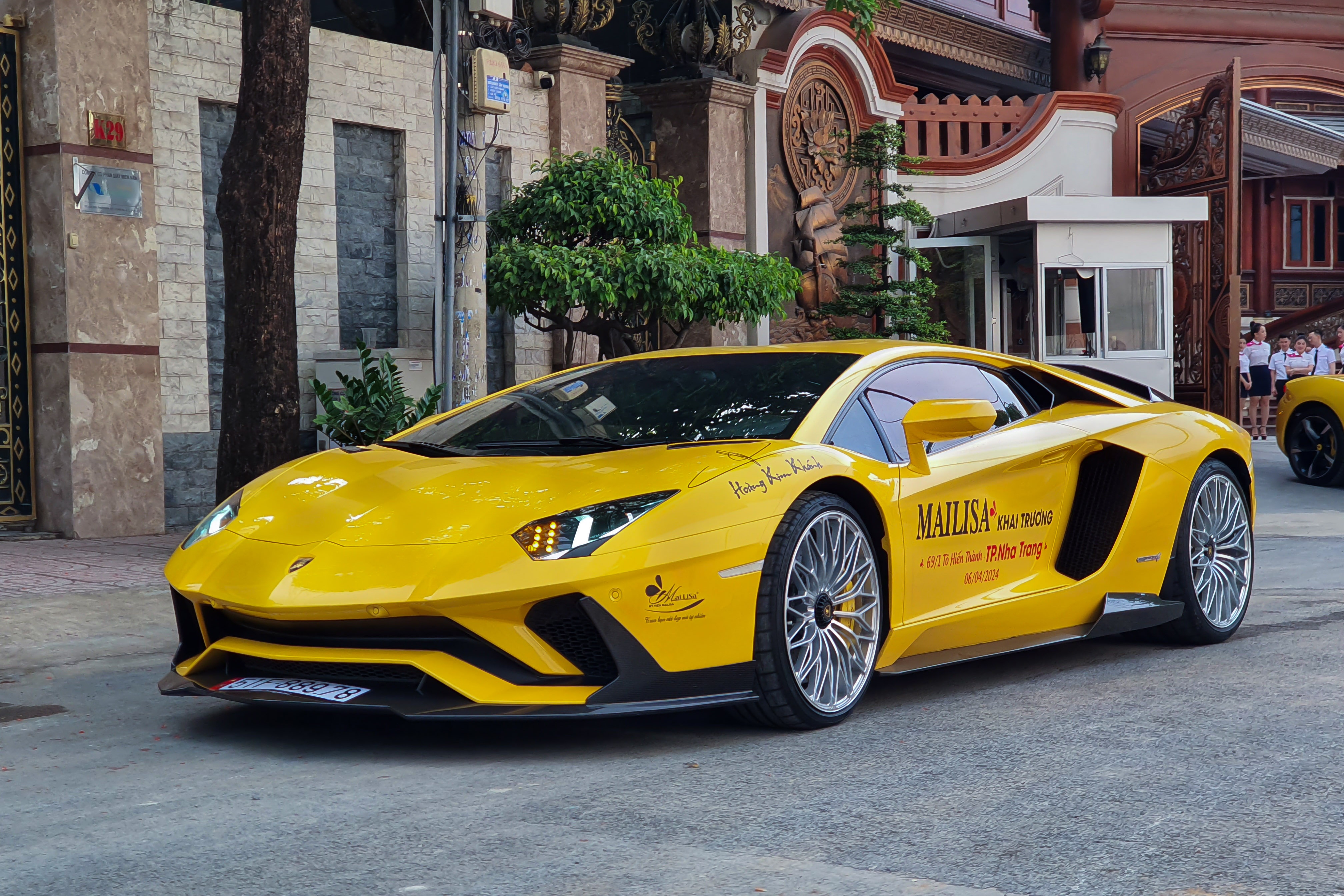 hoang kim khanh,  sieu xe,  ferrari,  lamborghini,  morgan,  porsche,  aston martin,  bentley,  cadillac anh 6