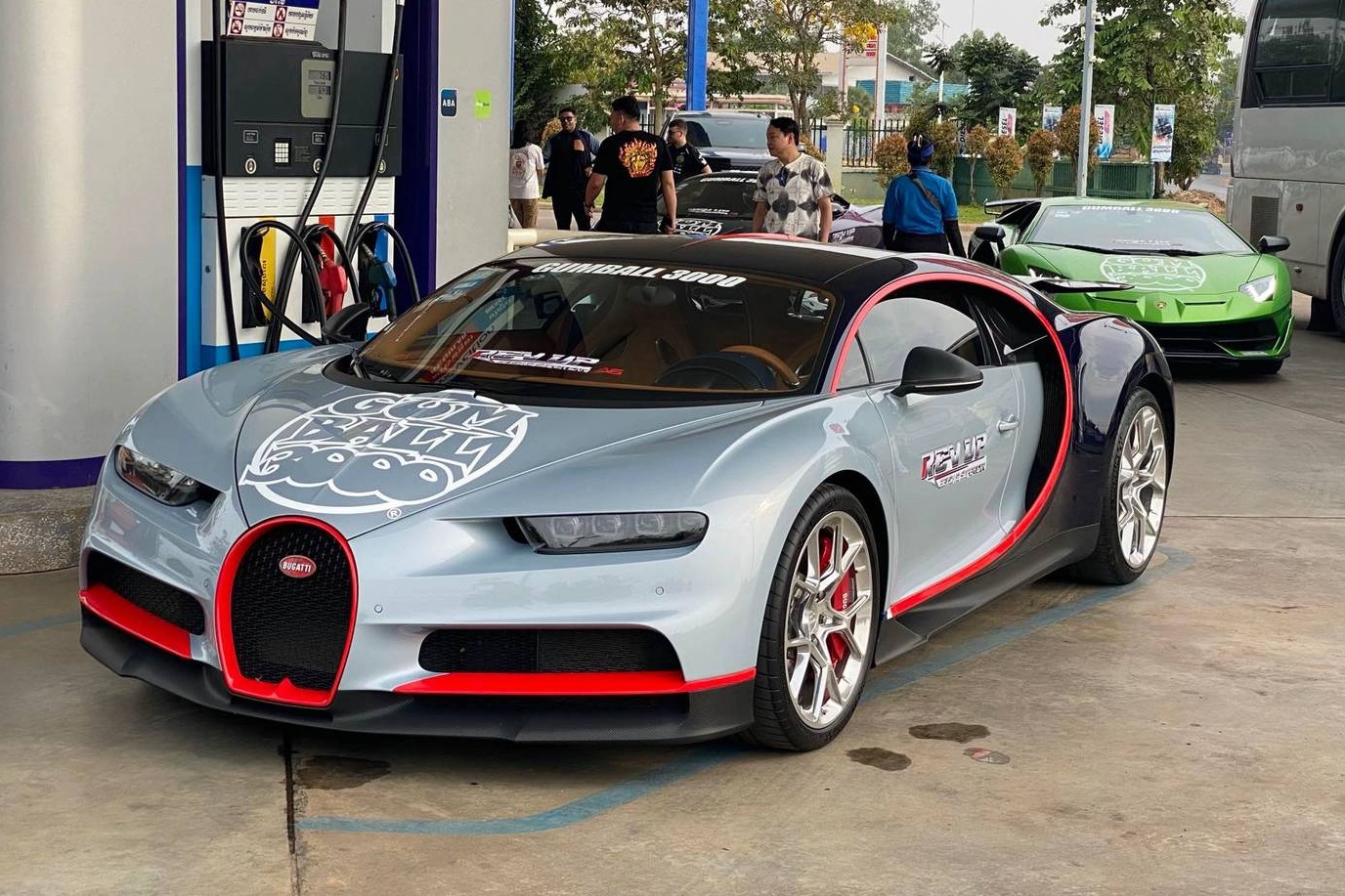 Campuchia don doan Gumball 3000 bang nhung sieu xe gi? hinh anh