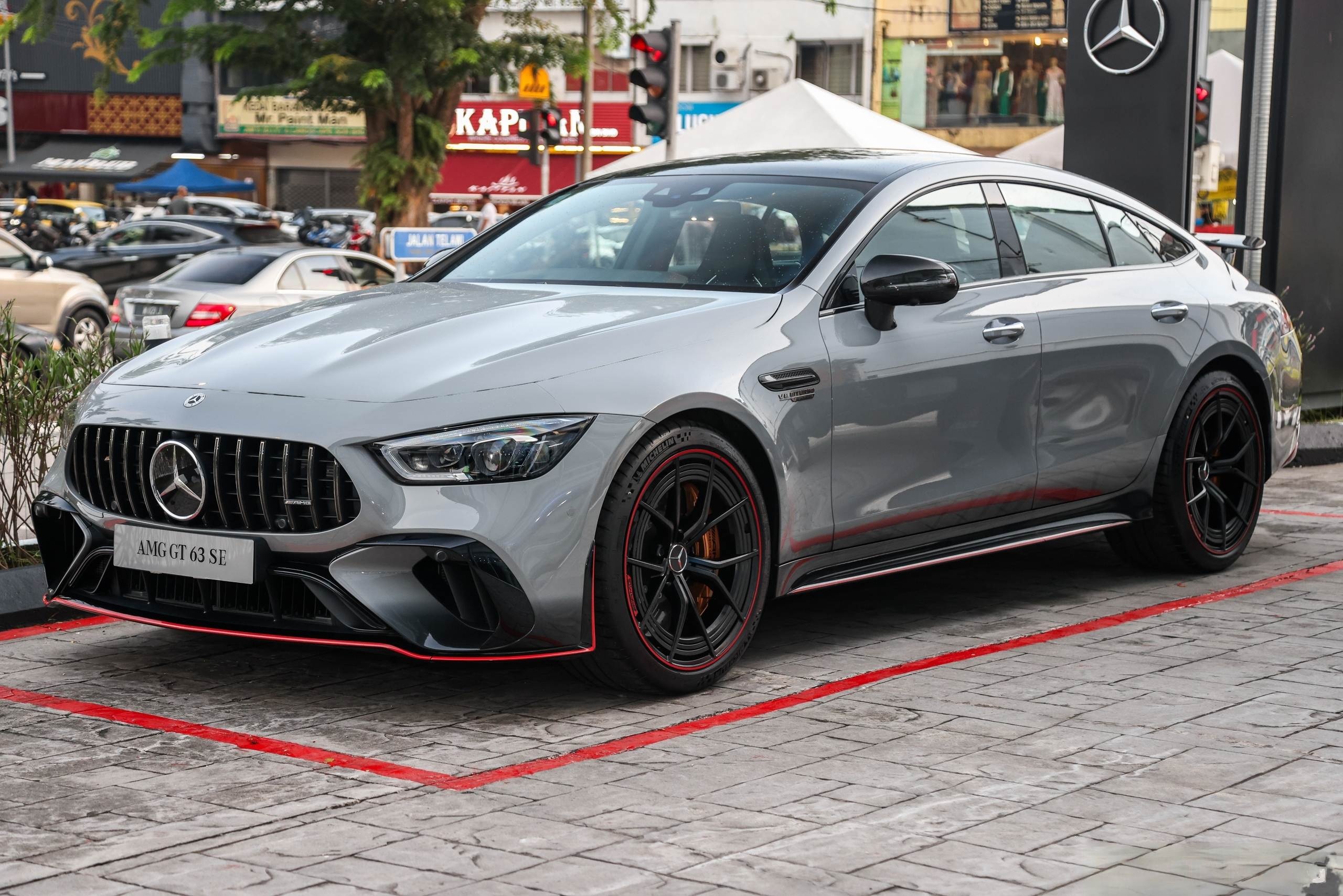Can canh Mercedes-AMG GT 63 S E Performance F1 Edition hinh anh