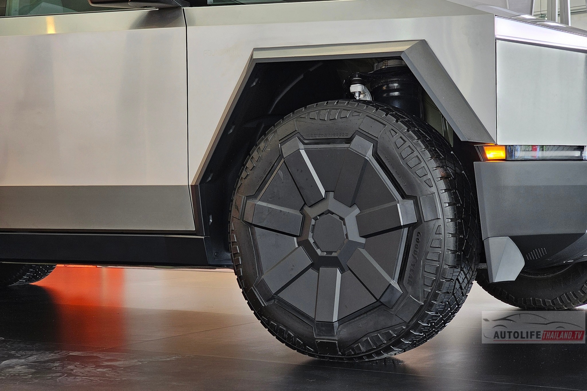 tesla,  cybertruck,  bán tải,  bán tải điện,  xe điện,  ev,  tesla cybertruck ảnh 10 tesla,  cybertruck,  ban tai,  ban tai dien,  xe dien,  ev,  tesla cybertruck anh 10