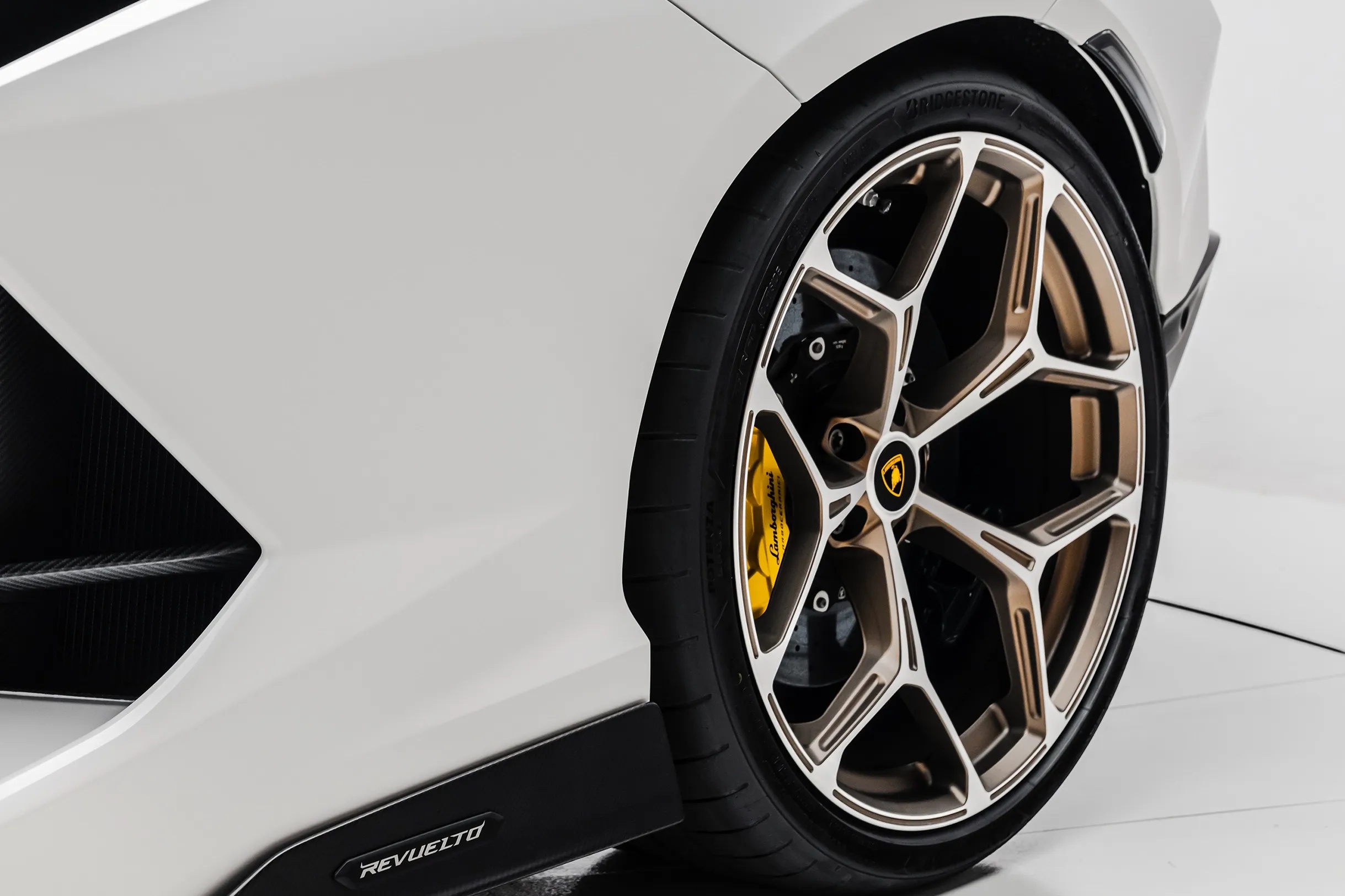 siêu xe, uae, lamborghini, revuelto, hybrid, lamborghini revuelto ảnh 3 sieu xe, uae, lamborghini, revuelto, hybrid, lamborghini revuelto anh 3