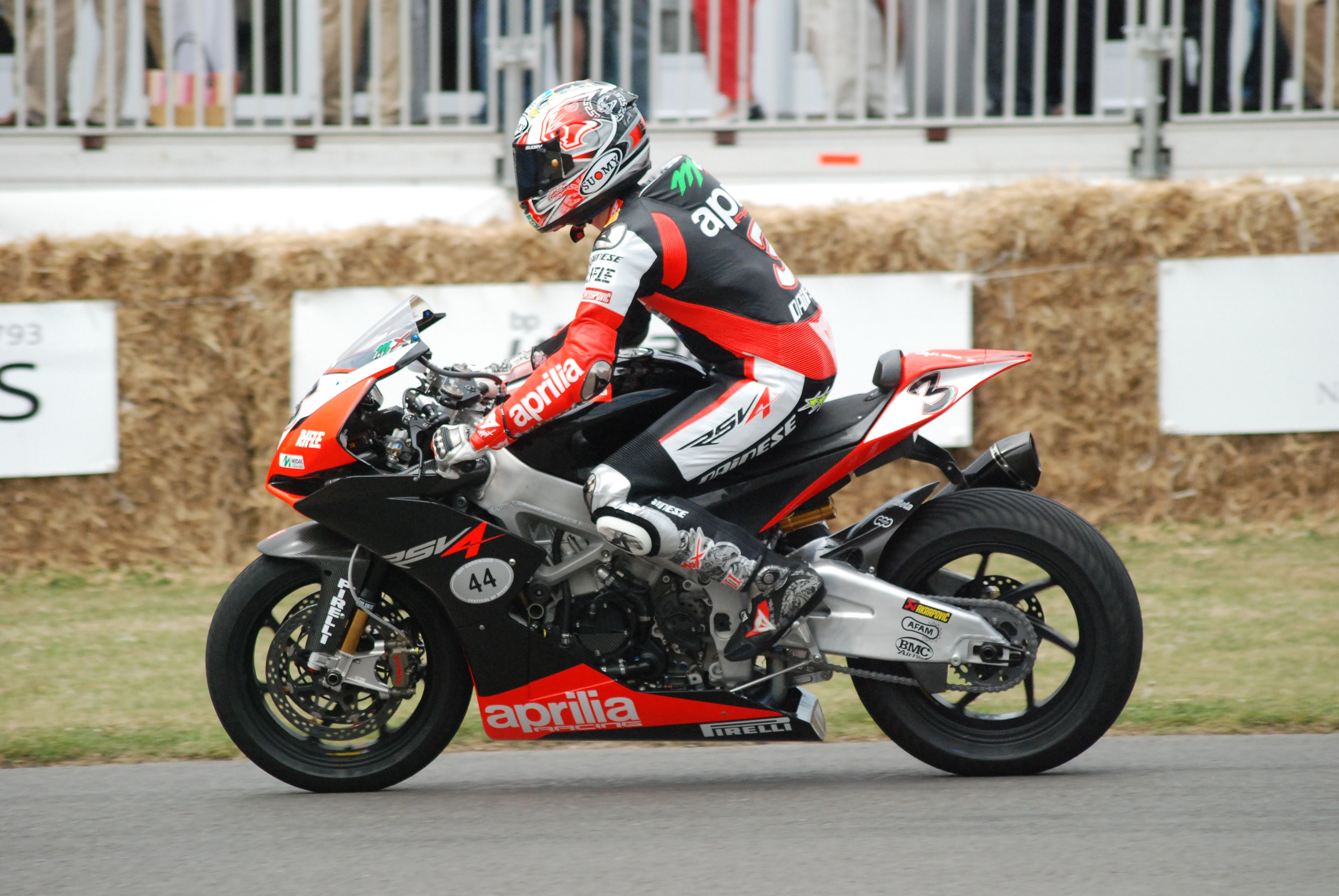 Aprilia,  RSV4 Factory,  SE-09 SBK,  Tuono V4 Factory,  sieu mo to,  superbike,  aprilia,  worldsbk,  sbk,  World Superbike Championship,  Max Biaggi anh 2