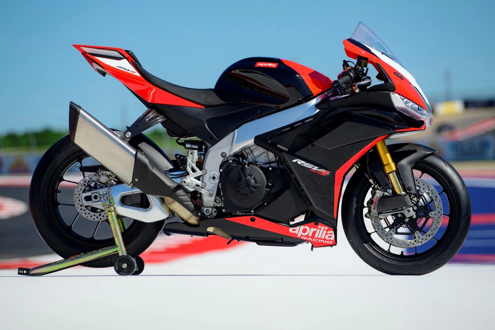 Aprilia,  RSV4 Factory,  SE-09 SBK,  Tuono V4 Factory,  sieu mo to,  superbike,  aprilia,  worldsbk,  sbk,  World Superbike Championship,  Max Biaggi anh 3