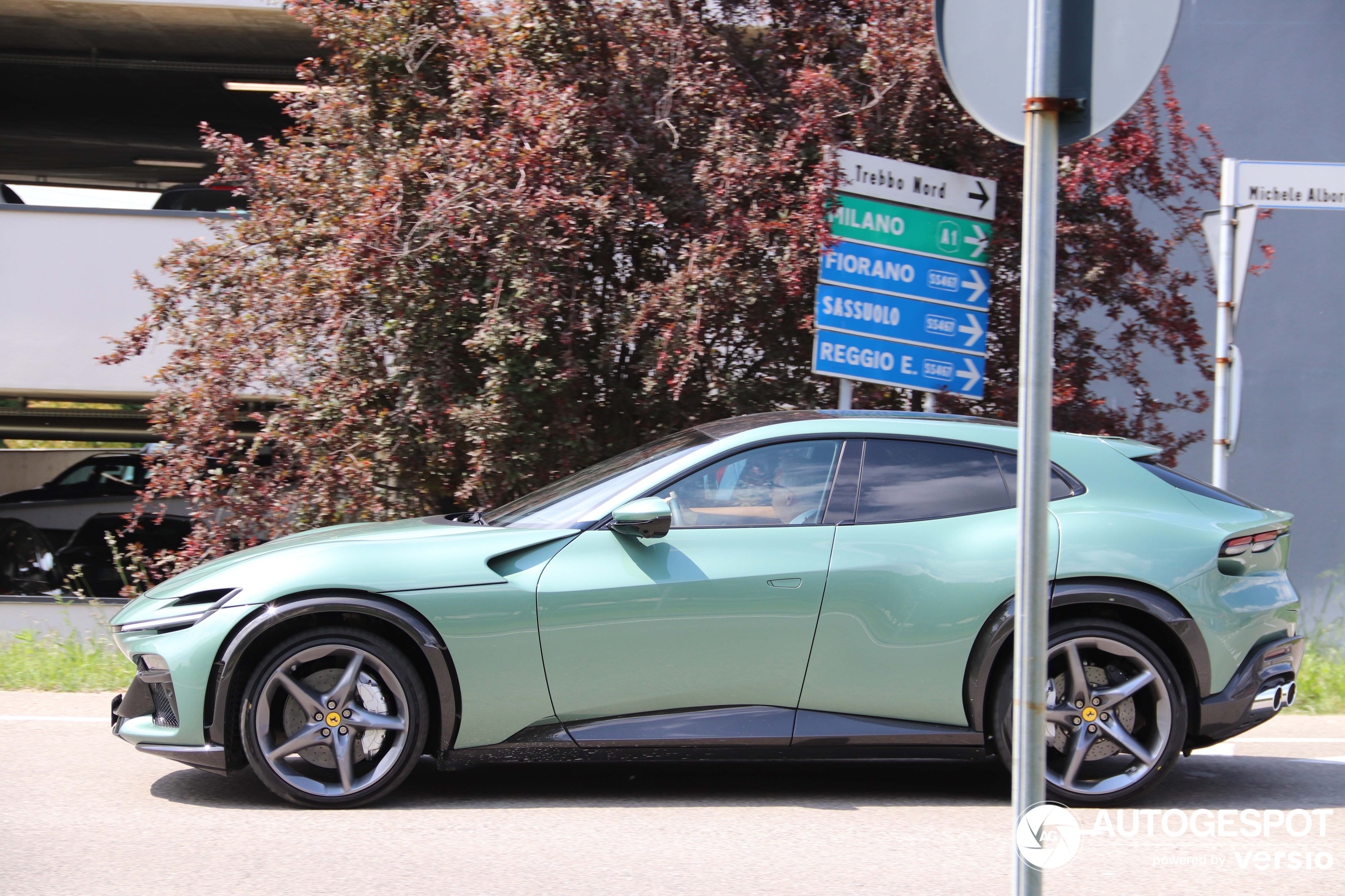 Ferrari Purosangue,  Ferrari,  Purosangue,  suv,  sieu suv,  piero ferrari,  con trai ferrari,  ferrari 400 Superamerica,  Verde Dora anh 5