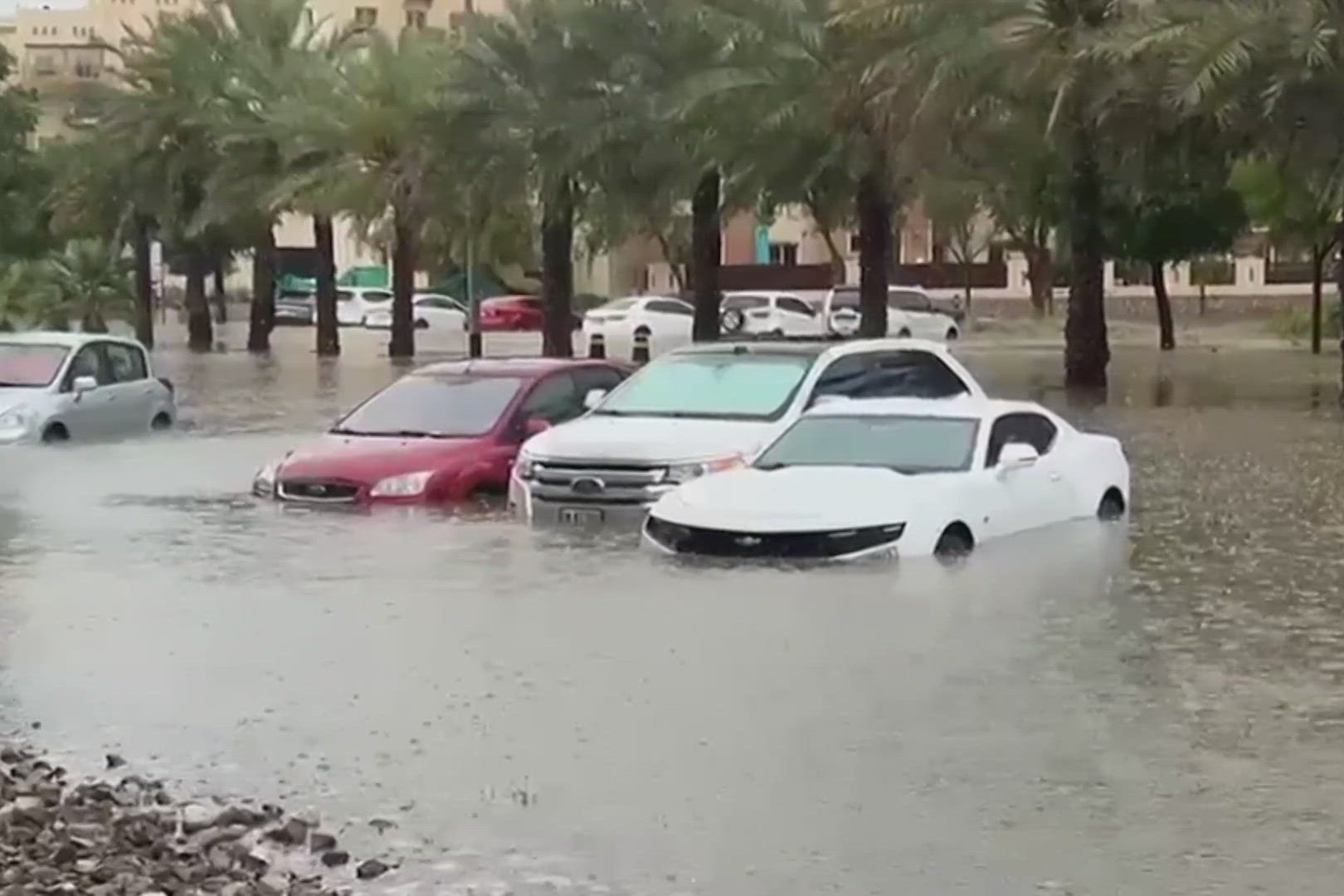 lu lut,  ngap lut,  dubai,  sieu xe,  sieu xe ngap lut,  lamborghini,  ferrari,  mclaren,  pagani,  dodge,  tesla,  bmw,  mercedes-benz,  range rover,  land rover,  jeep,  porsche anh 7