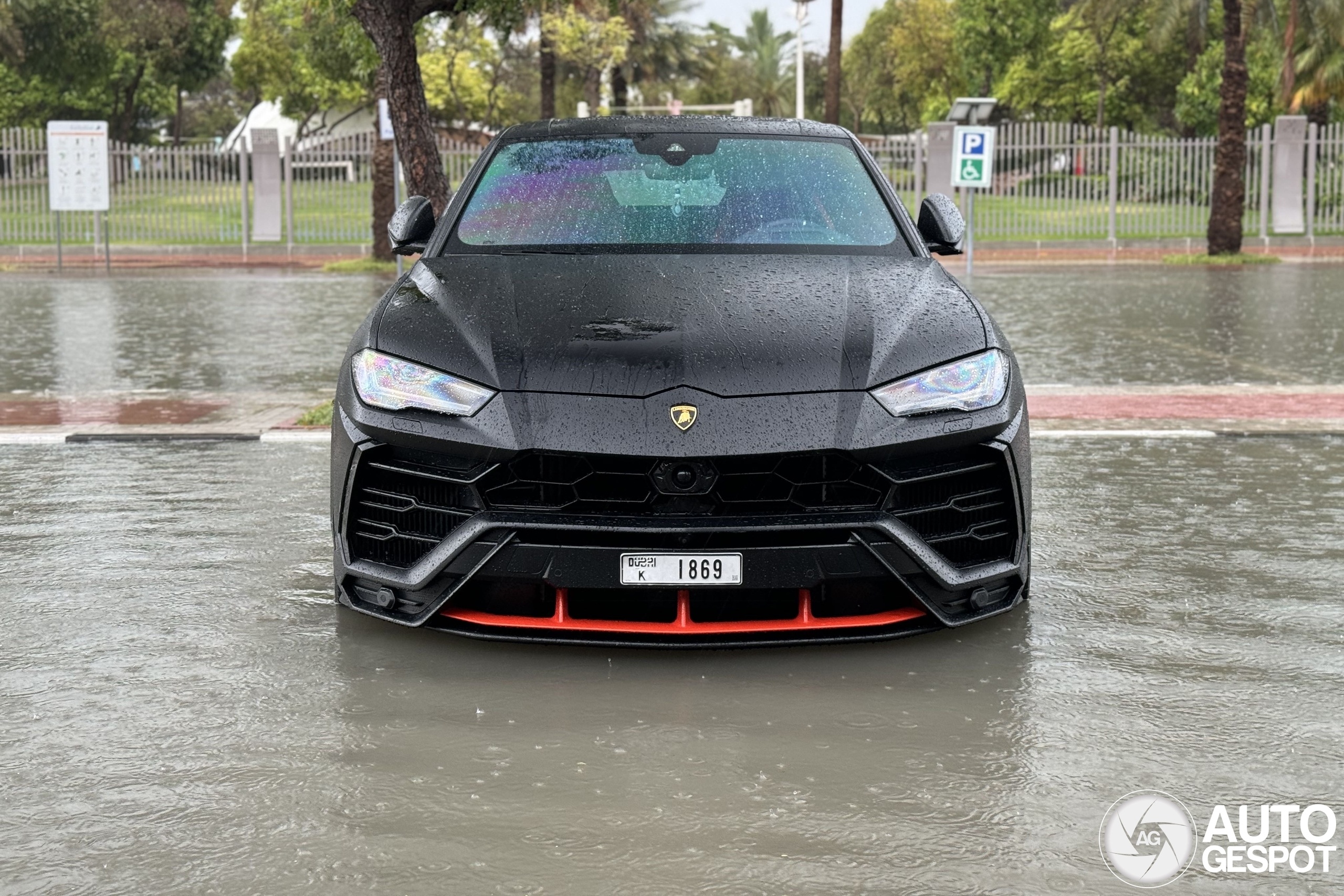 dubai,  lu lut,  lut,  sieu xe,  lamborghini,  urus,  lamborghini urus,  Graphite Capsule,  urus Graphite Capsule anh 4