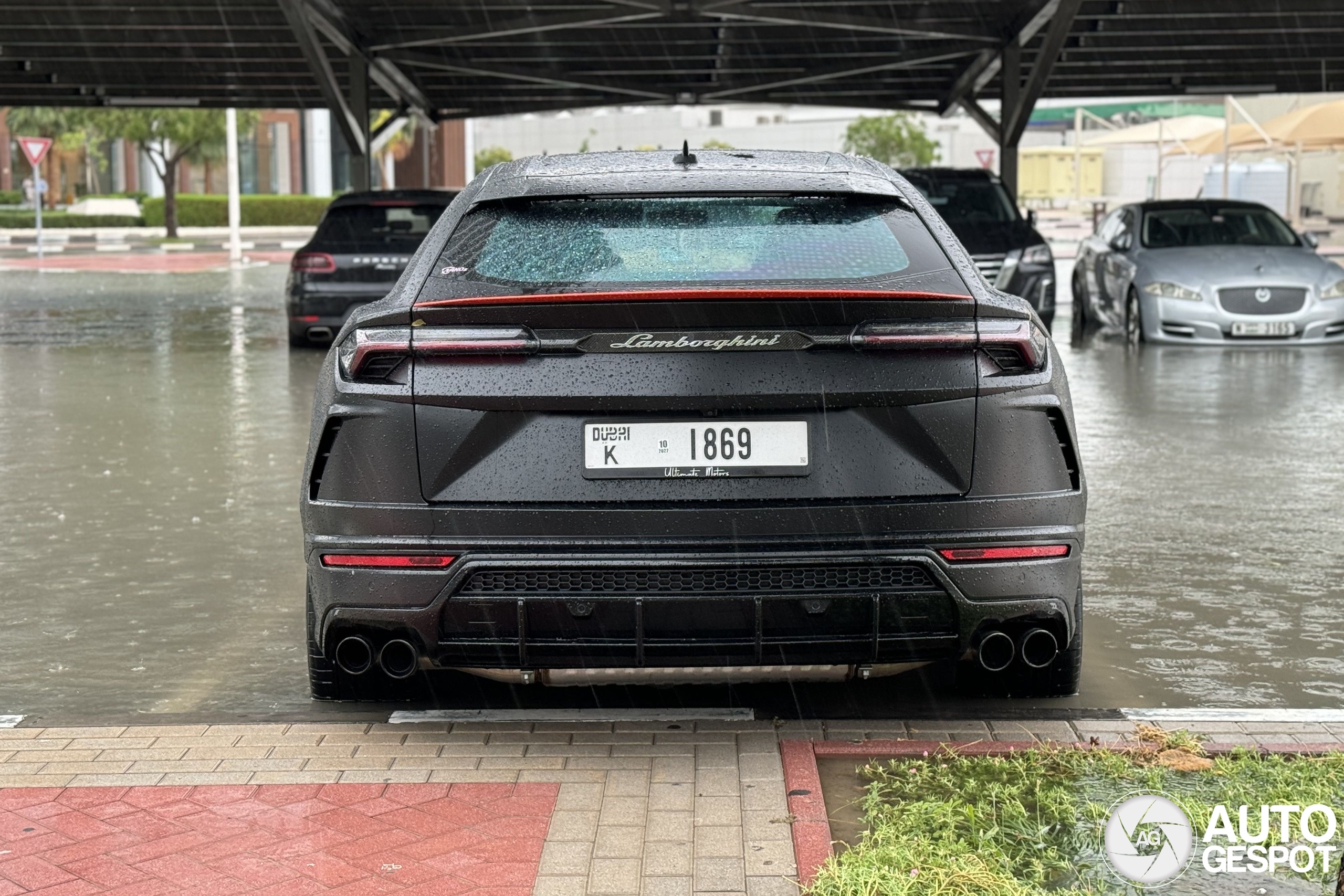 dubai,  lu lut,  lut,  sieu xe,  lamborghini,  urus,  lamborghini urus,  Graphite Capsule,  urus Graphite Capsule anh 2