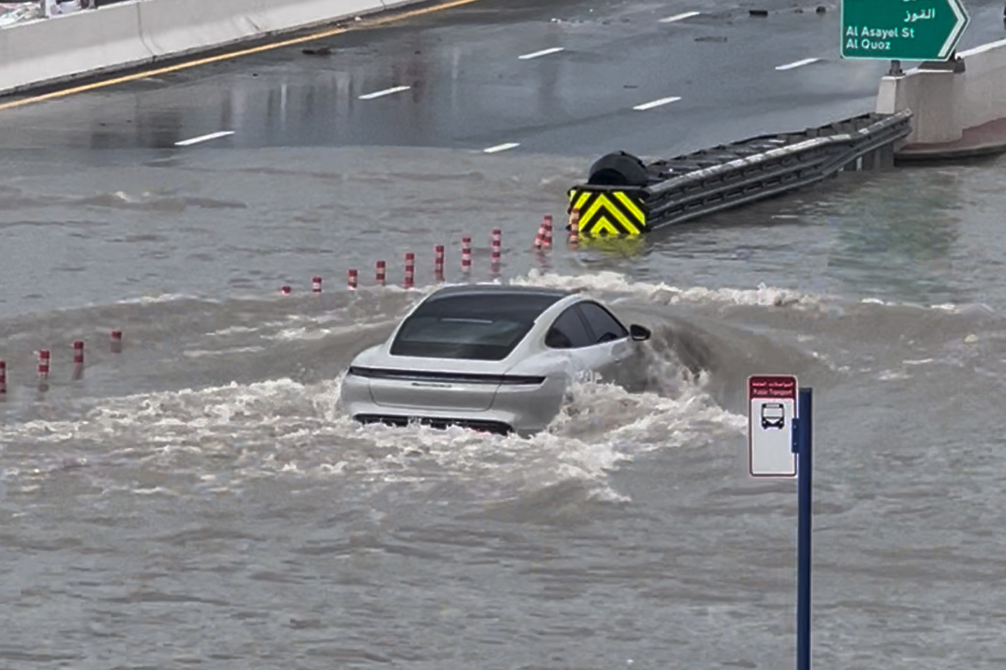 lu lut,  ngap lut,  dubai,  sieu xe,  sieu xe ngap lut,  lamborghini,  ferrari,  mclaren,  pagani,  dodge,  tesla,  bmw,  mercedes-benz,  range rover,  land rover,  jeep,  porsche anh 4