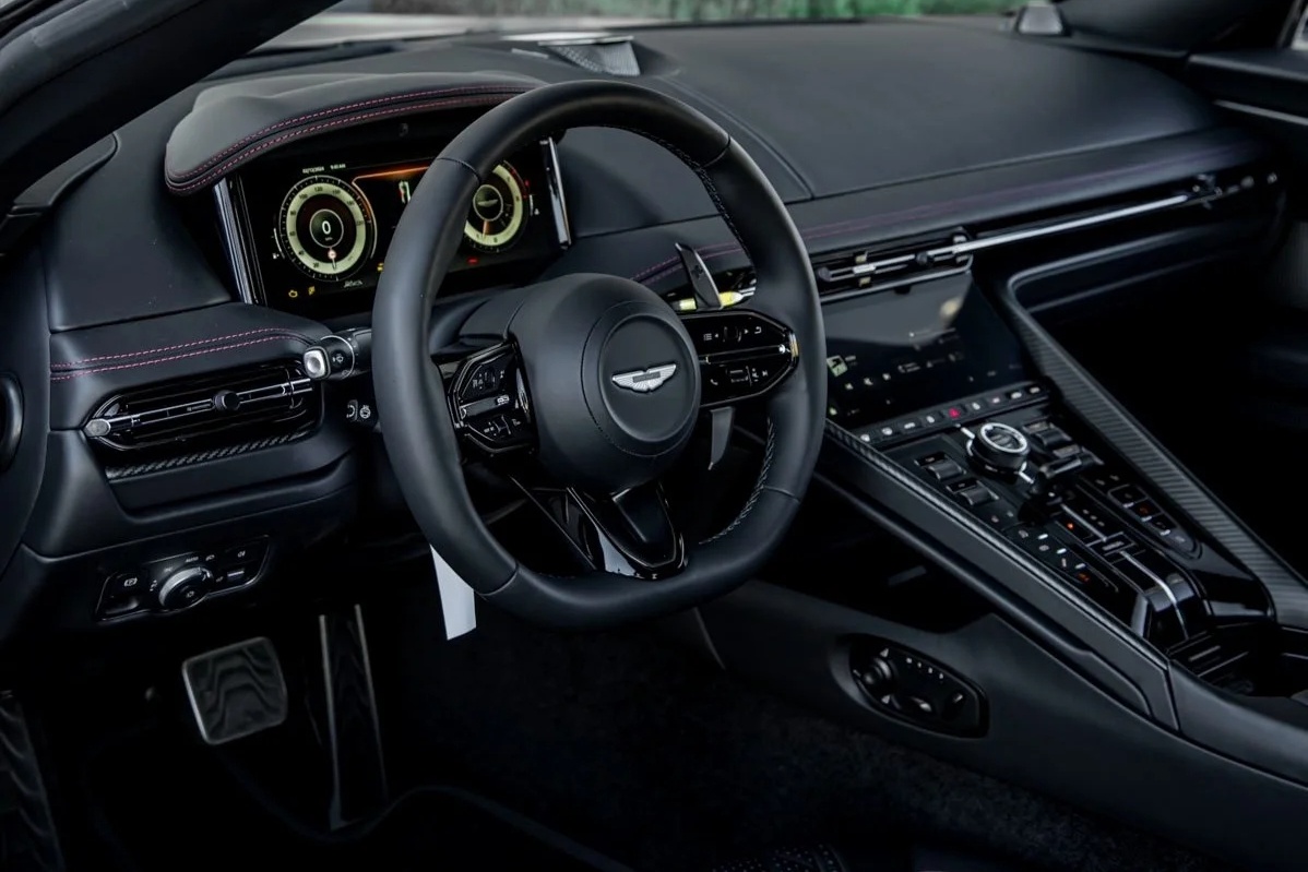 aston martin,  db11,  db12,  aston martin db12,  aston martin db11,  gt,  grand tourer,  viet nam,  sieu xe anh 3