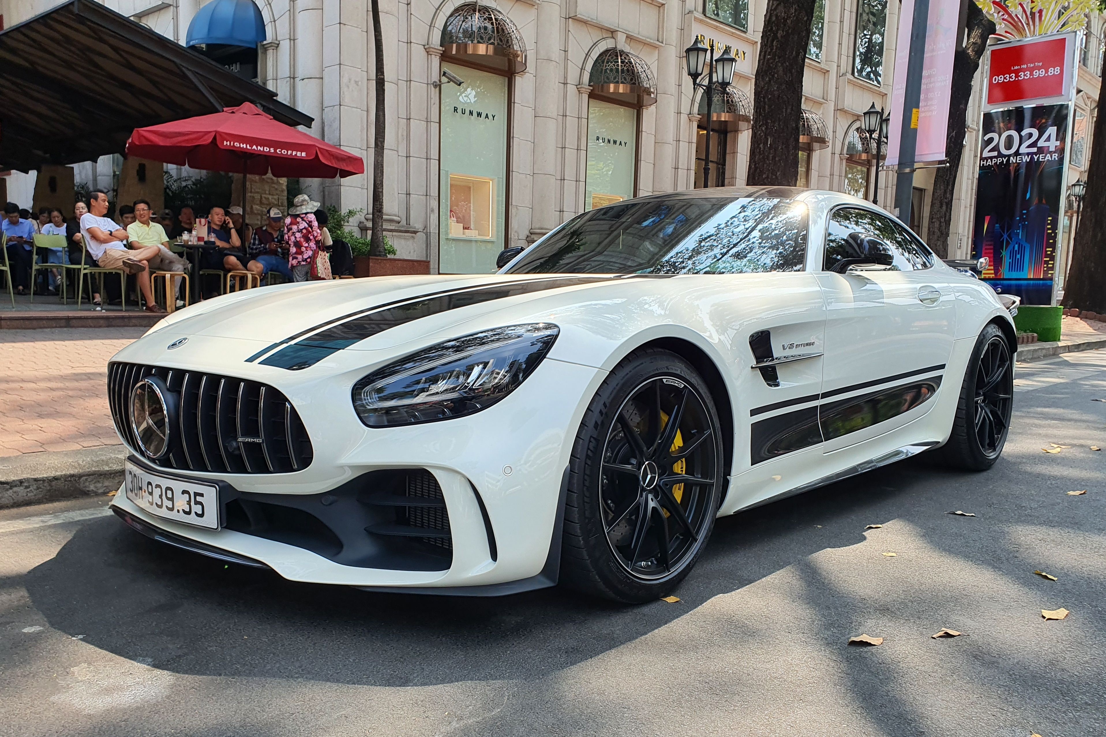 siêu xe,  qua vũ,  đặng lê nguyên vũ,  mercedes,  ferrari,  aston martin,  lotus,  maserati ảnh 8 sieu xe,  qua vu,  dang le nguyen vu,  mercedes,  ferrari,  aston martin,  lotus,  maserati anh 8