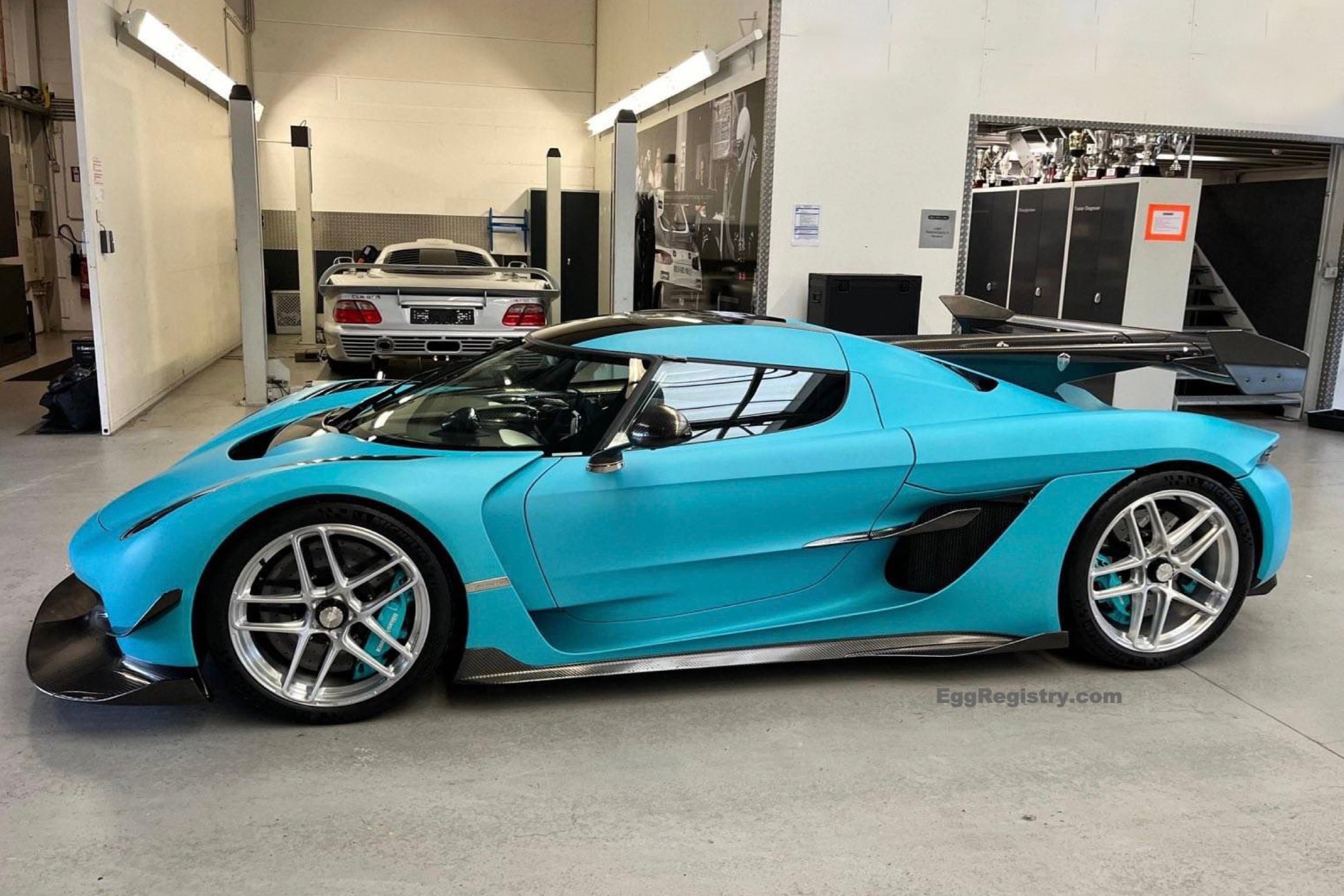 Andrew Tate mua Koenigsegg Jesko Attack giá 3 triệu USD - Ôtô - ZNEWS.VN