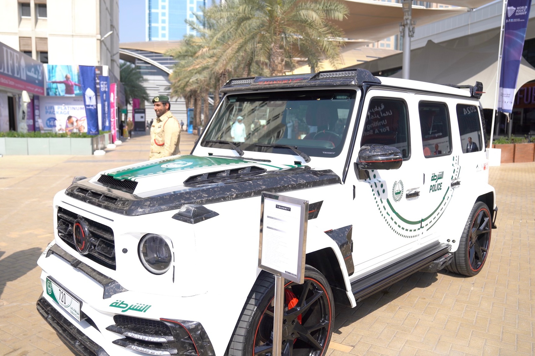 dubai,  canh sat dubai,  dubai police,  mercedes,  amg,  g63,  mansory,  p720 anh 7