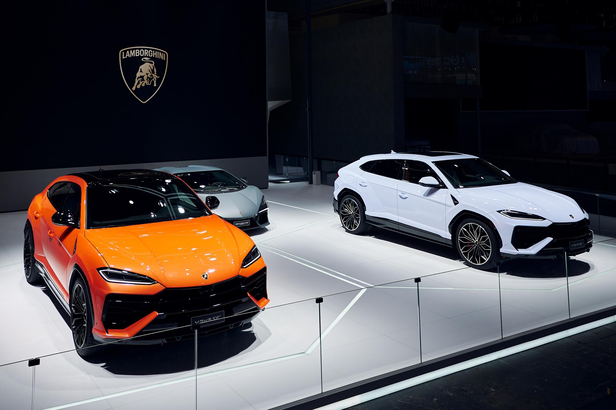 Dan Lamborghini trieu USD tai Trien lam Oto Bac Kinh 2024 hinh anh