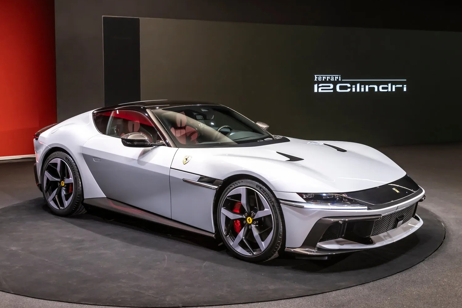 Ong Nguyen Quoc Cuong dat mua sieu xe Ferrari 12Cilindri hinh anh