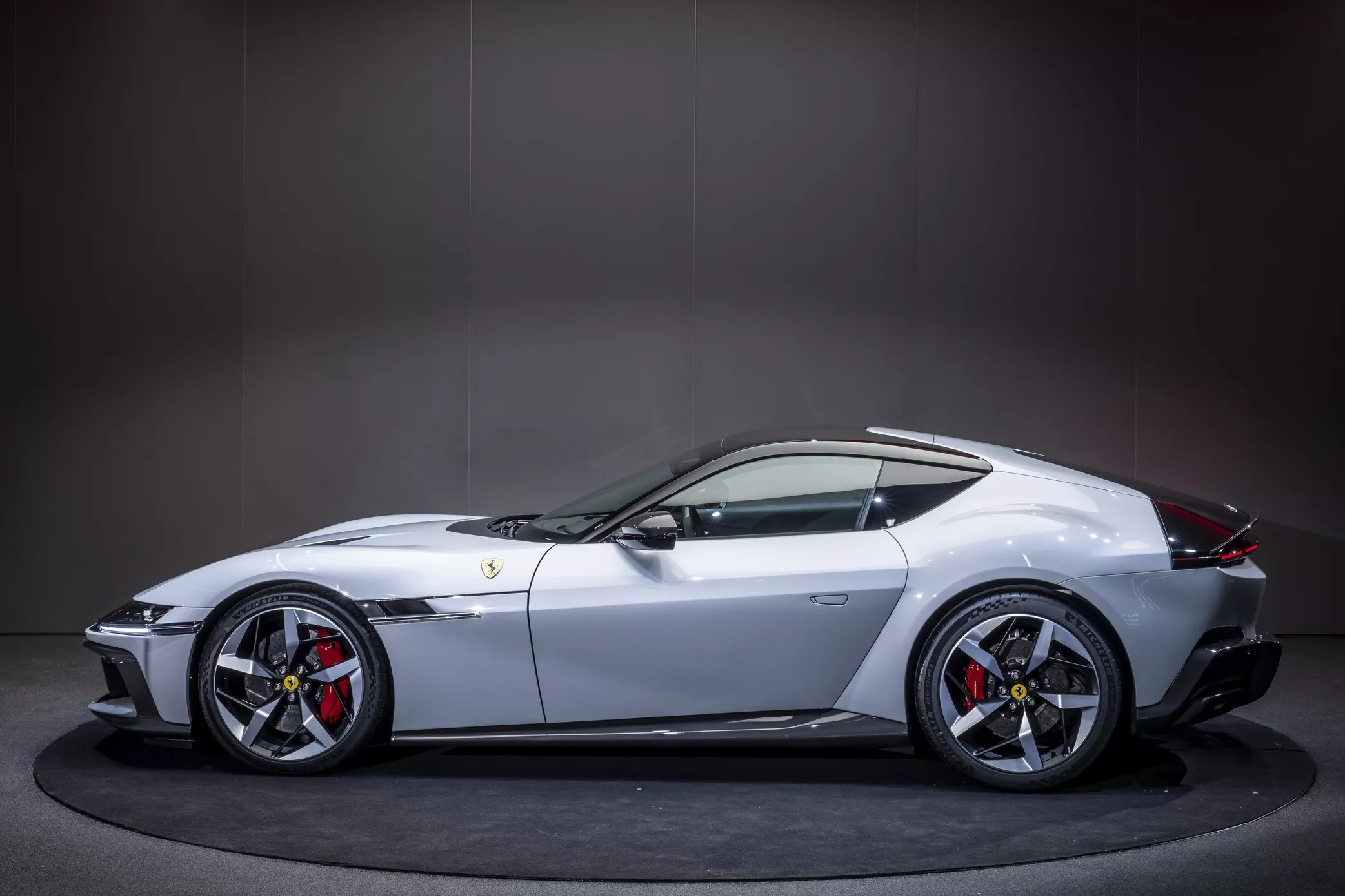 ferrari,  12Cilindri,  12Cilindri spider,  sieu xe,  ferrari 12Cilindri,  ferrari 12Cilindri spider,  812 superfast,  812 competizione,  812,  v12 anh 17