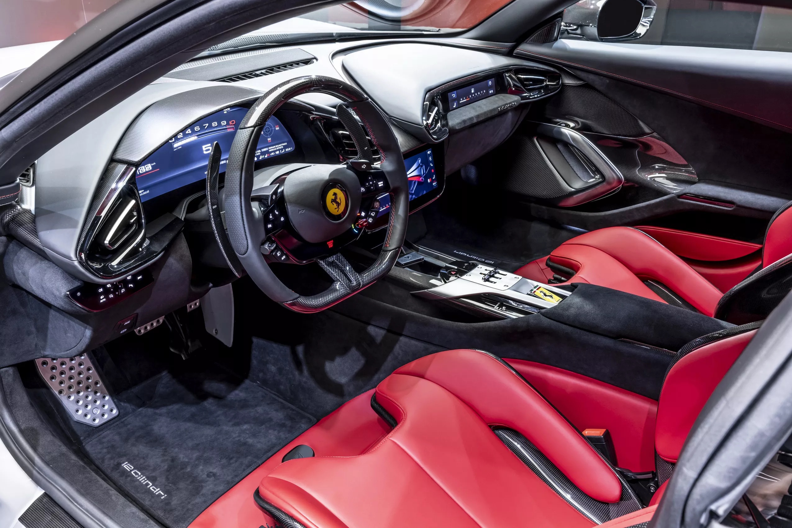 ferrari,  12Cilindri,  12Cilindri spider,  sieu xe,  ferrari 12Cilindri,  ferrari 12Cilindri spider,  812 superfast,  812 competizione,  812,  v12 anh 12