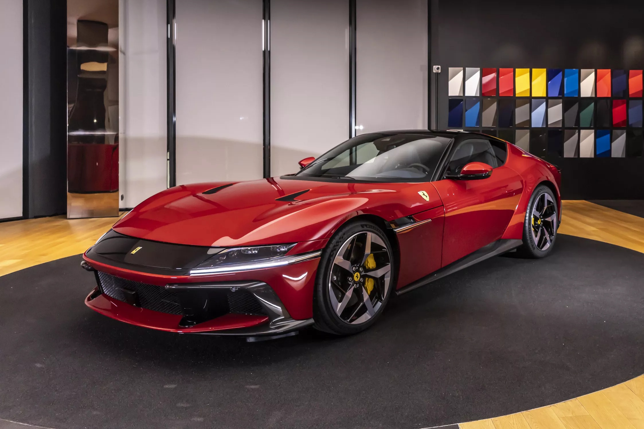Chi tiet Ferrari 12Cilindri - sieu xe thay the cho 812 Superfast hinh anh
