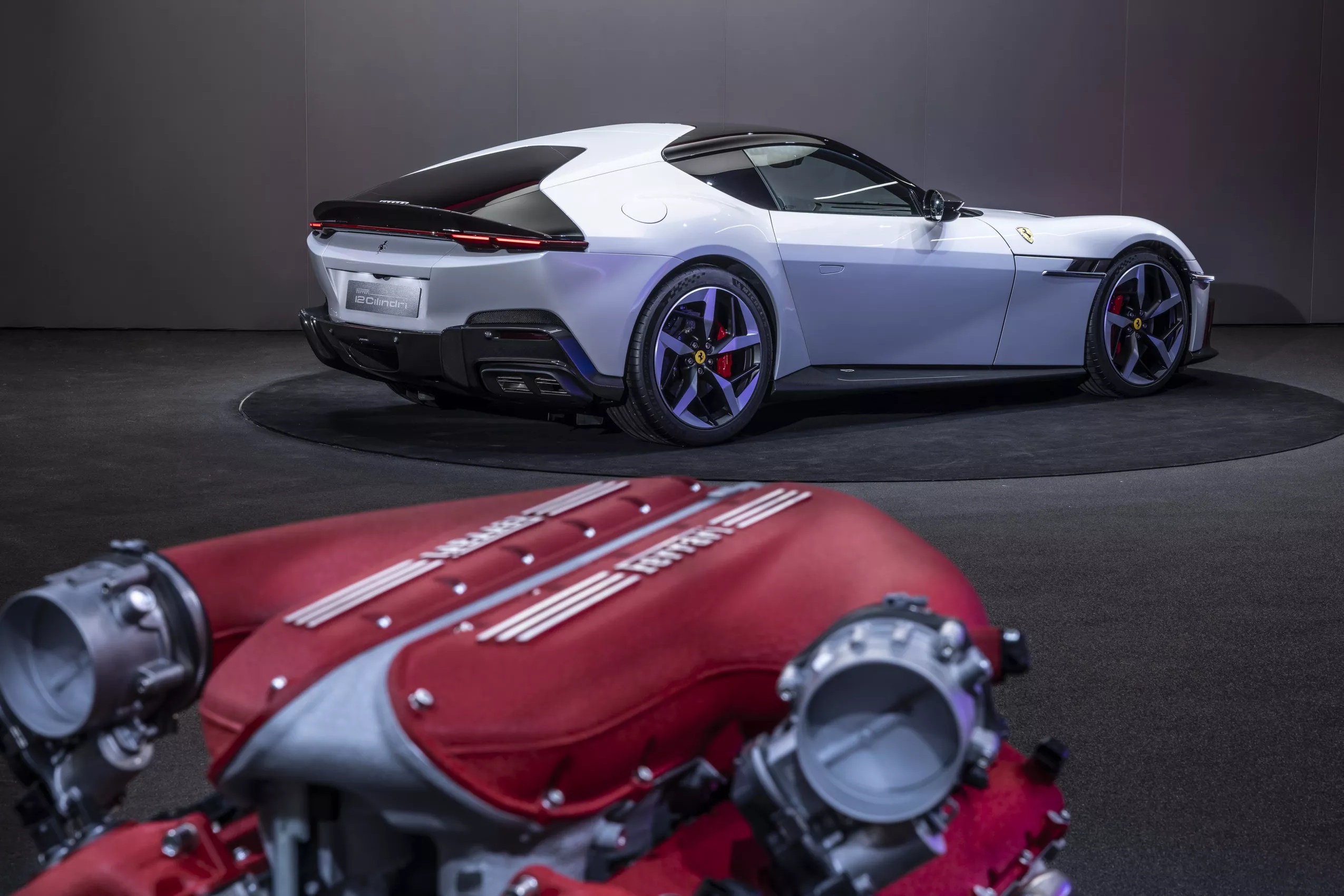 ferrari,  12Cilindri,  12Cilindri spider,  sieu xe,  ferrari 12Cilindri,  ferrari 12Cilindri spider,  812 superfast,  812 competizione,  812,  v12 anh 16