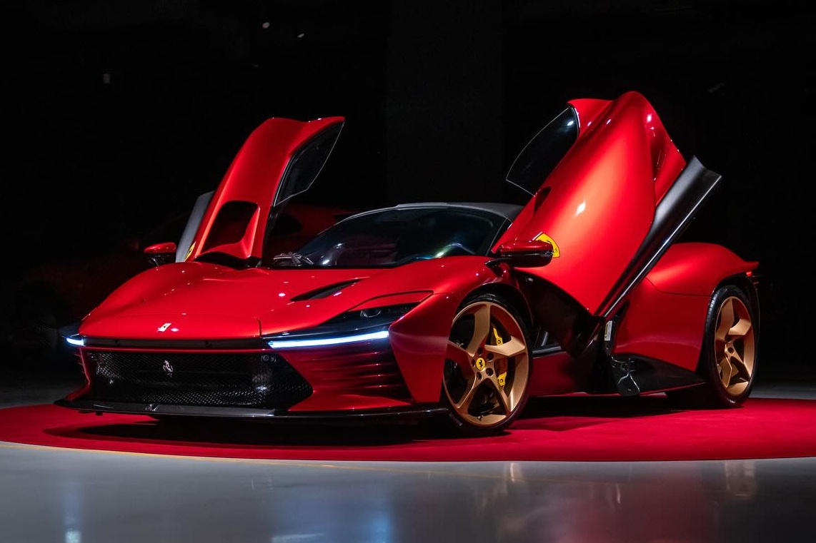 Sieu pham Ferrari Daytona SP3 dau tien tai Dong Nam A hinh anh