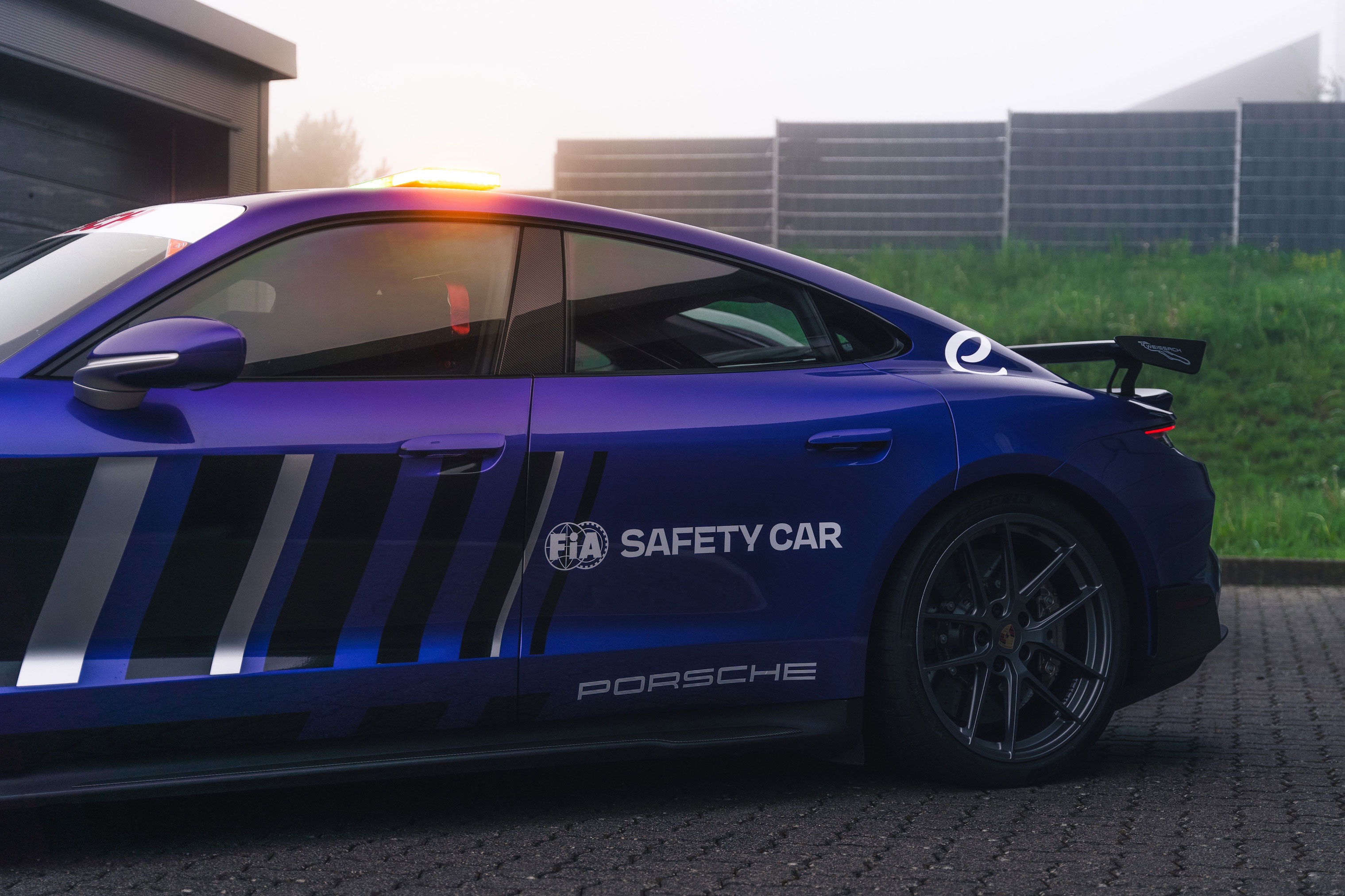 porsche,  taycan,  taycan turbo gt,  taycan turbo s,  xe điện,  ev,  formula e,  safety car,  xe an toàn ảnh 6 porsche,  taycan,  taycan turbo gt,  taycan turbo s,  xe dien,  ev,  formula e,  safety car,  xe an toan anh 6