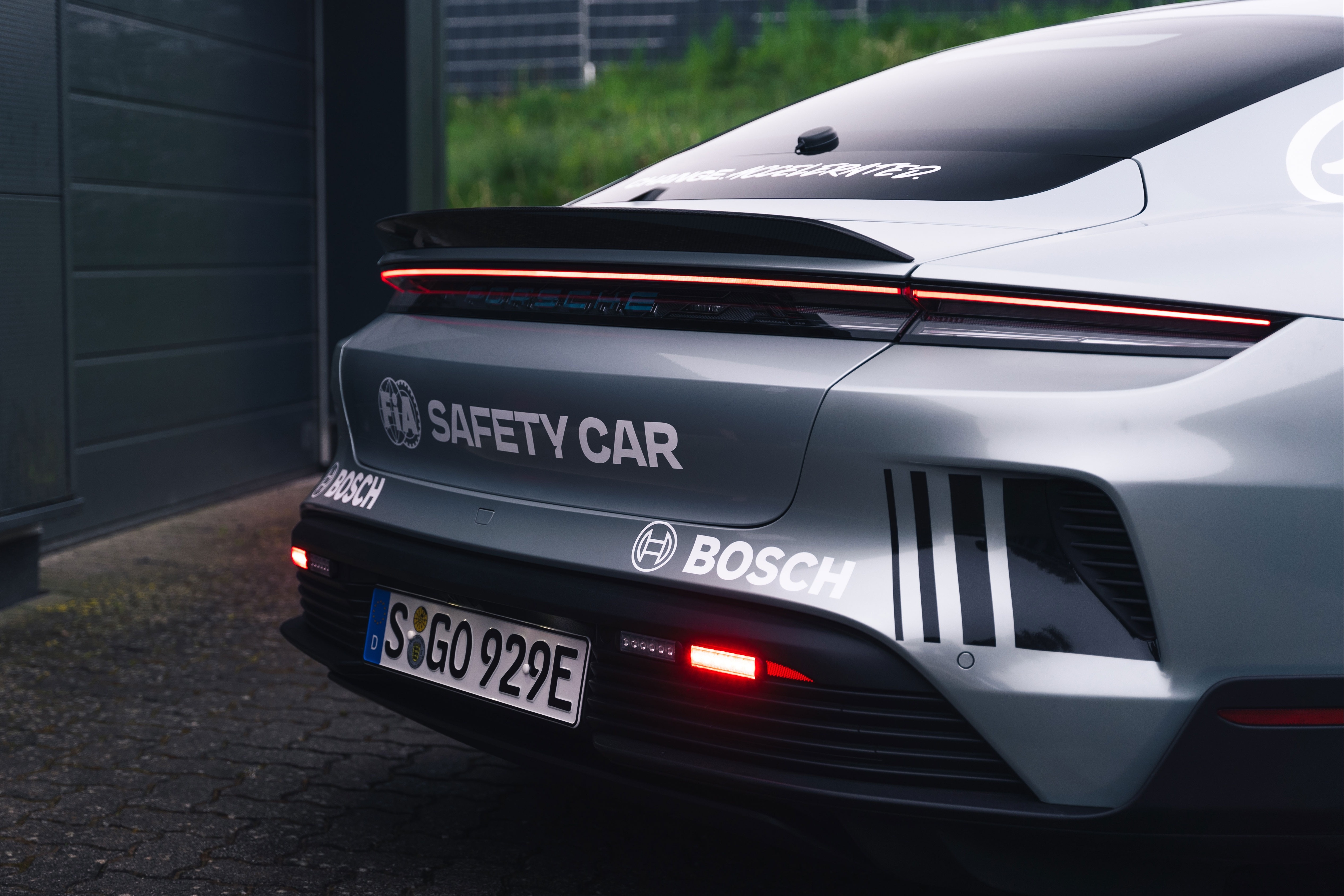porsche,  taycan,  taycan turbo gt,  taycan turbo s,  xe điện,  ev,  formula e,  safety car,  xe an toàn ảnh 5 porsche,  taycan,  taycan turbo gt,  taycan turbo s,  xe dien,  ev,  formula e,  safety car,  xe an toan anh 5