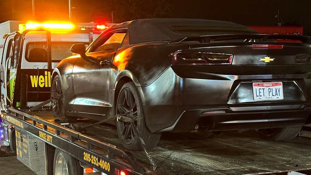 canh sat,  canh sat my,  dua xe,  tich thu,  dodge,  challenger,  charger,  ford,  mustang,  chevrolet,  camaro anh 9