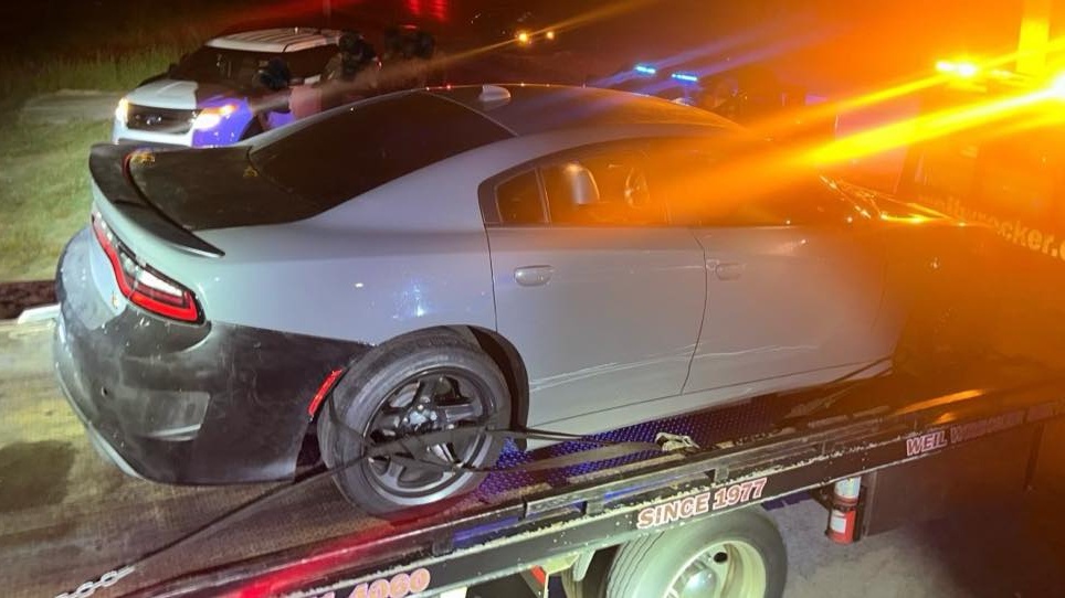 canh sat,  canh sat my,  dua xe,  tich thu,  dodge,  challenger,  charger,  ford,  mustang,  chevrolet,  camaro anh 2