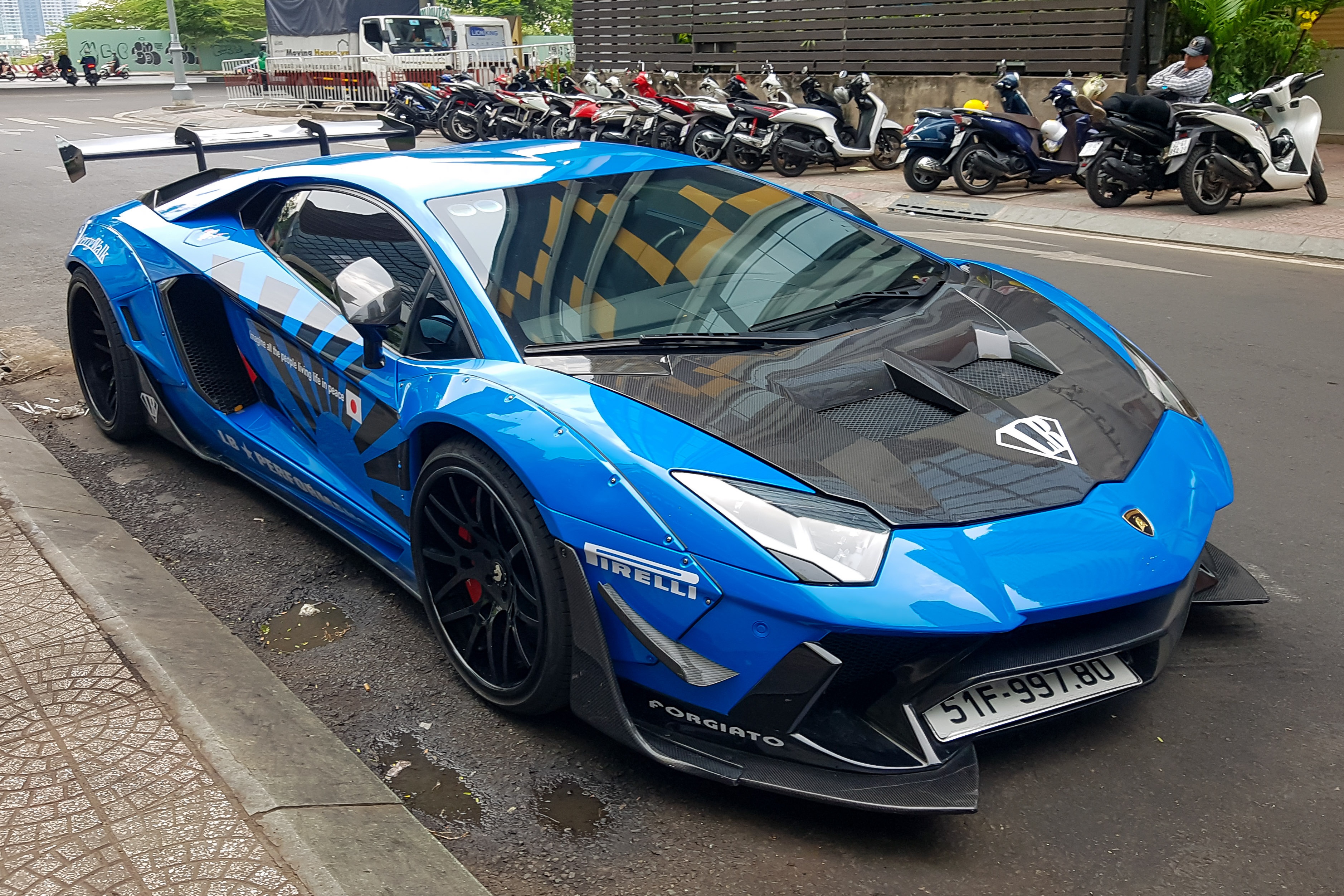 Lamborghini Aventador Liberty Walk tai xuat tai TP.HCM hinh anh