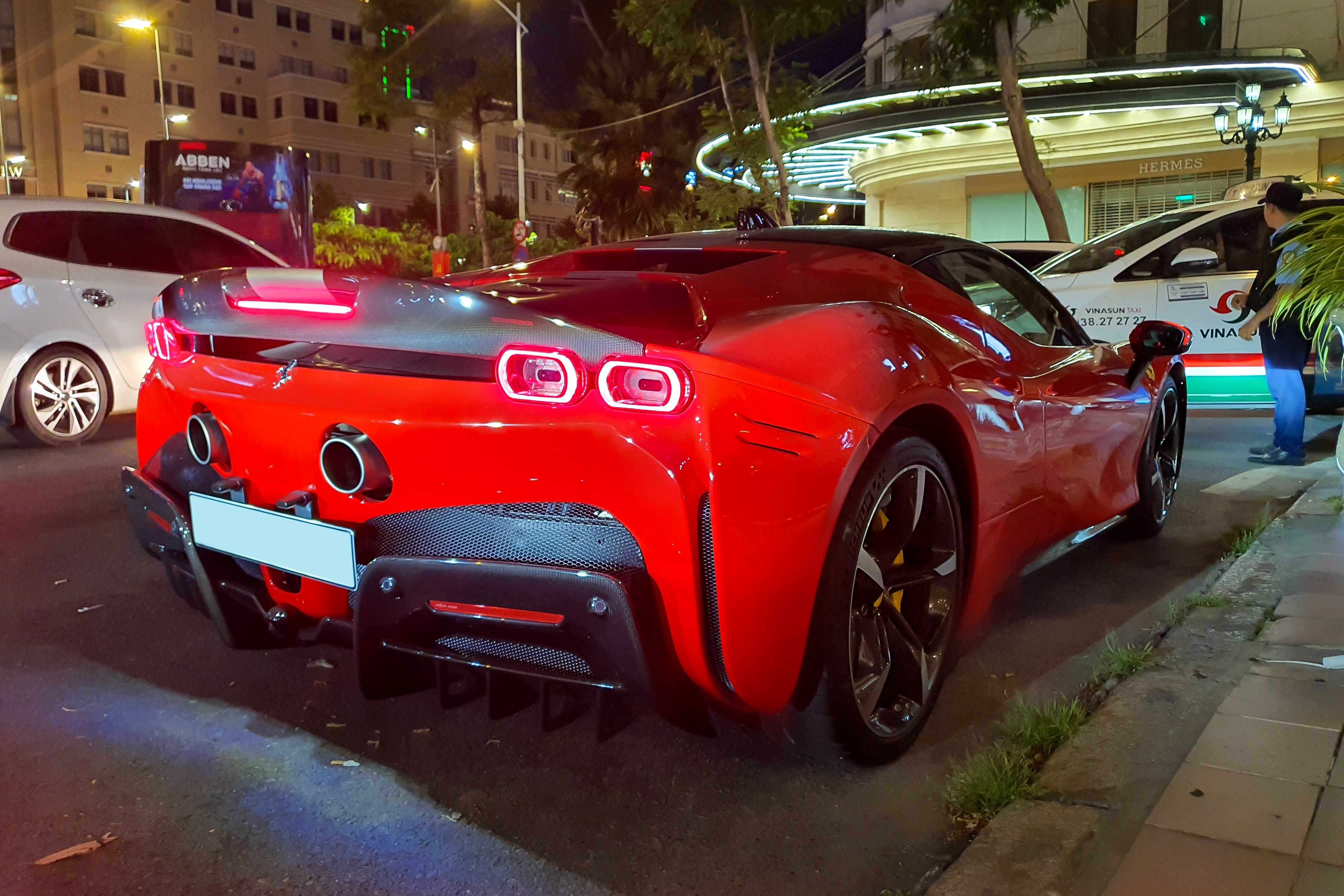 ferrari,  sf90,  sf90 stradale,  sf90 spider,  assetto fiorano,  sf90 assetto fiorano,  viet nam,  bien so anh 7